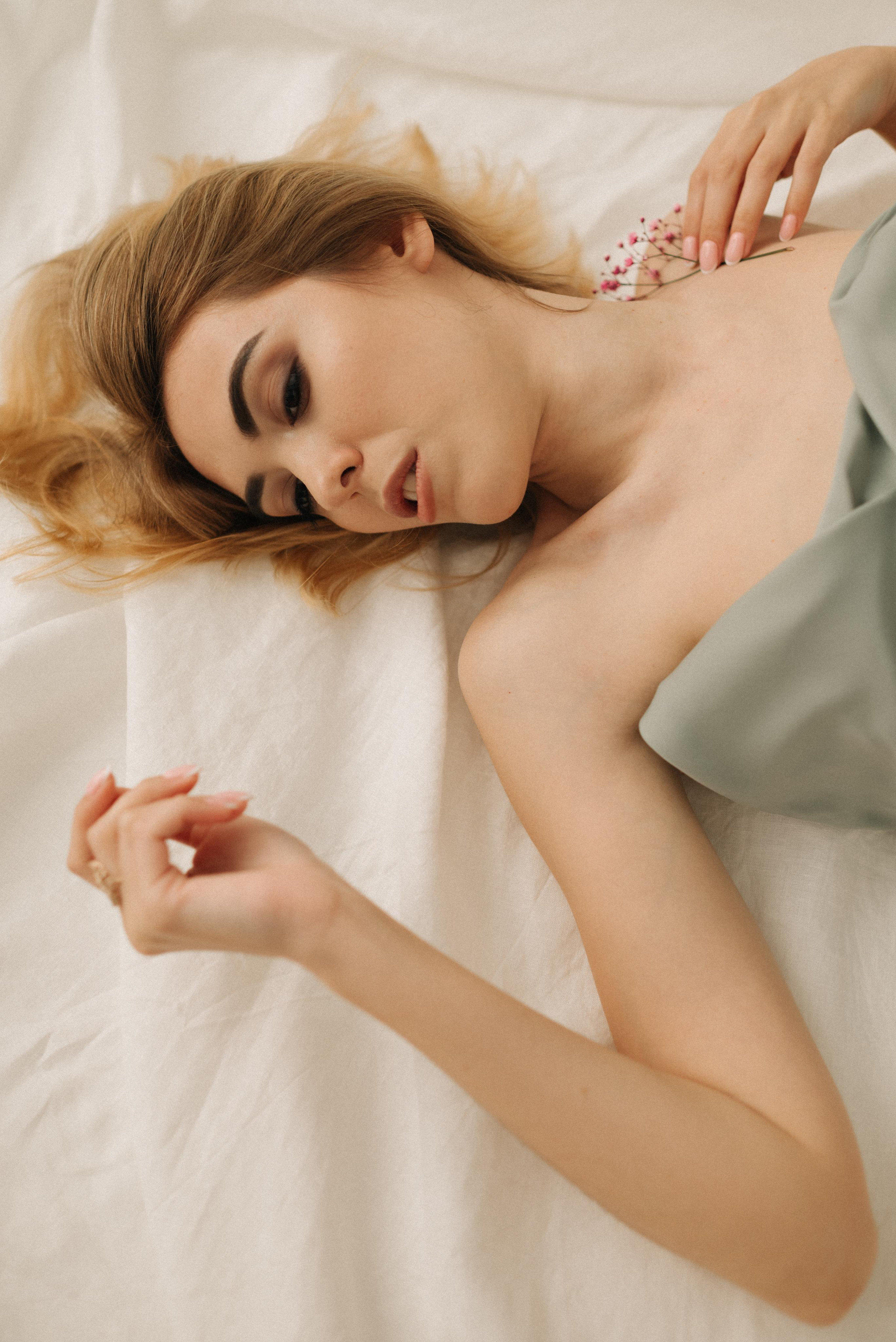 Нежный студийный портрет. Z H U R A V L E V