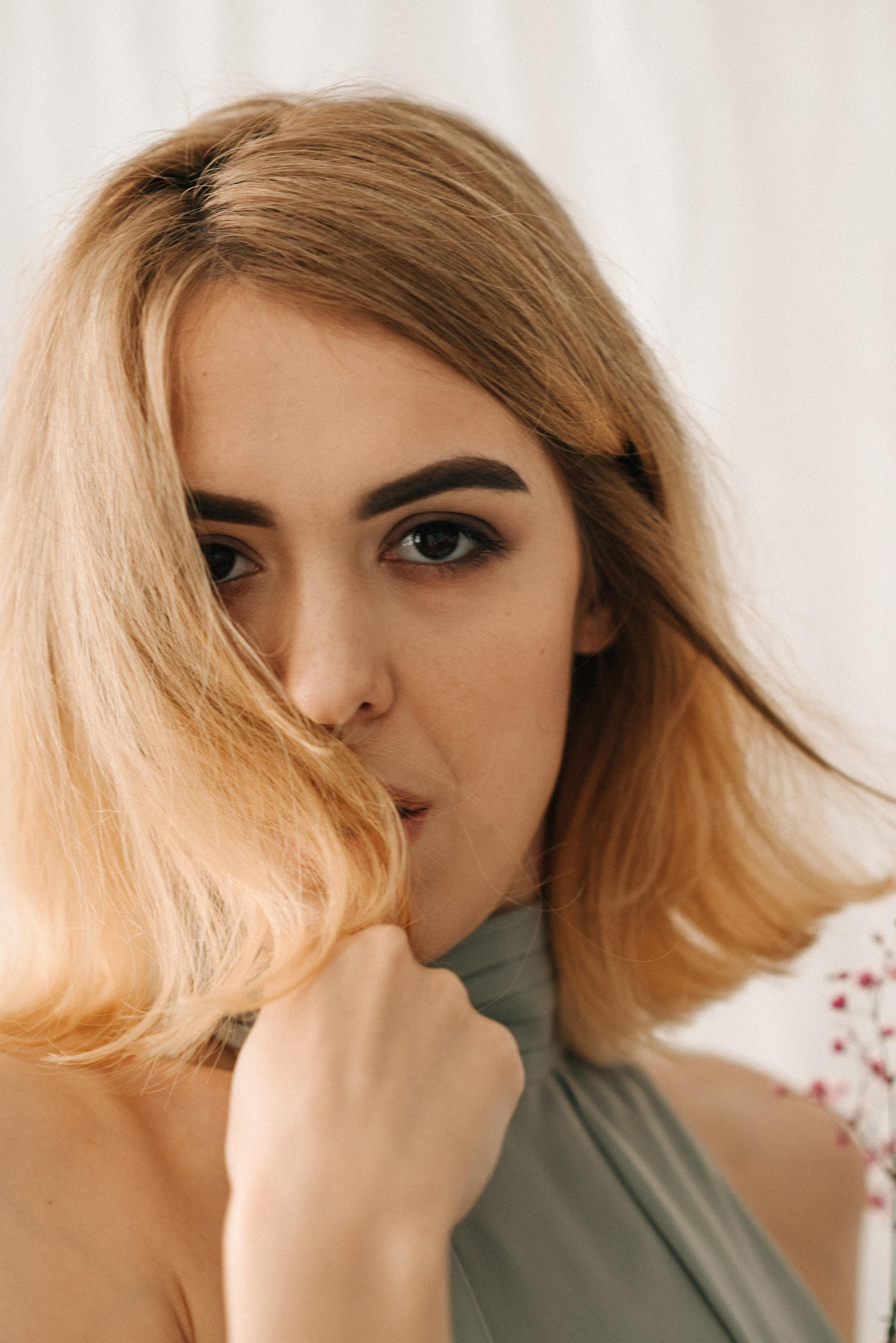 Нежный студийный портрет. Z H U R A V L E V