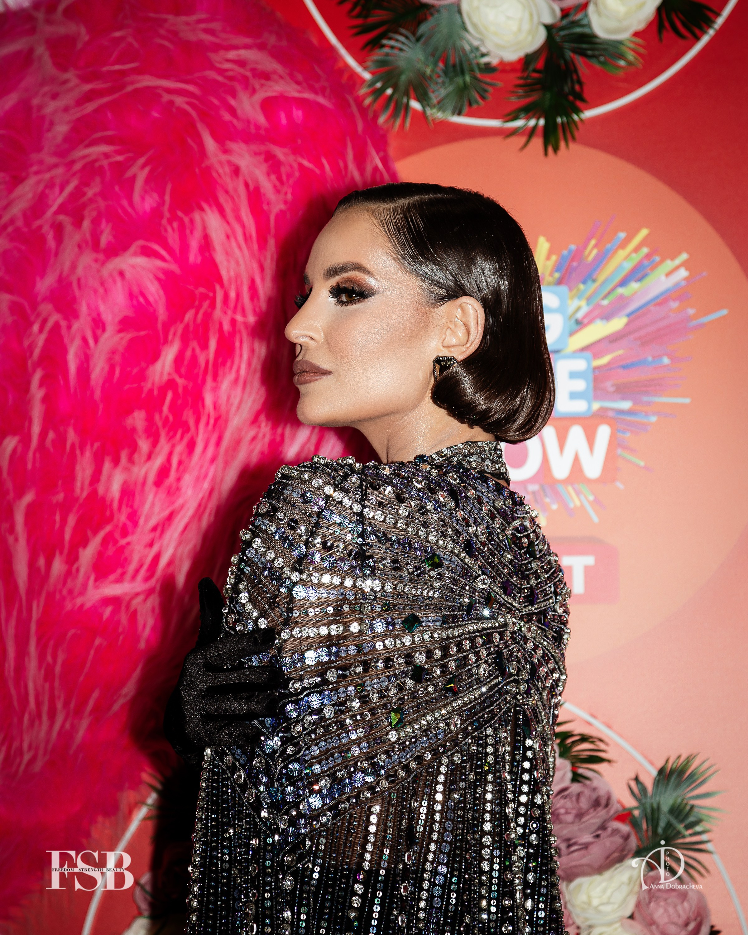 Seville (Artik & Asti) на красной дорожке в Москве BIG LOVE SHOW 2024 портрет в профиль