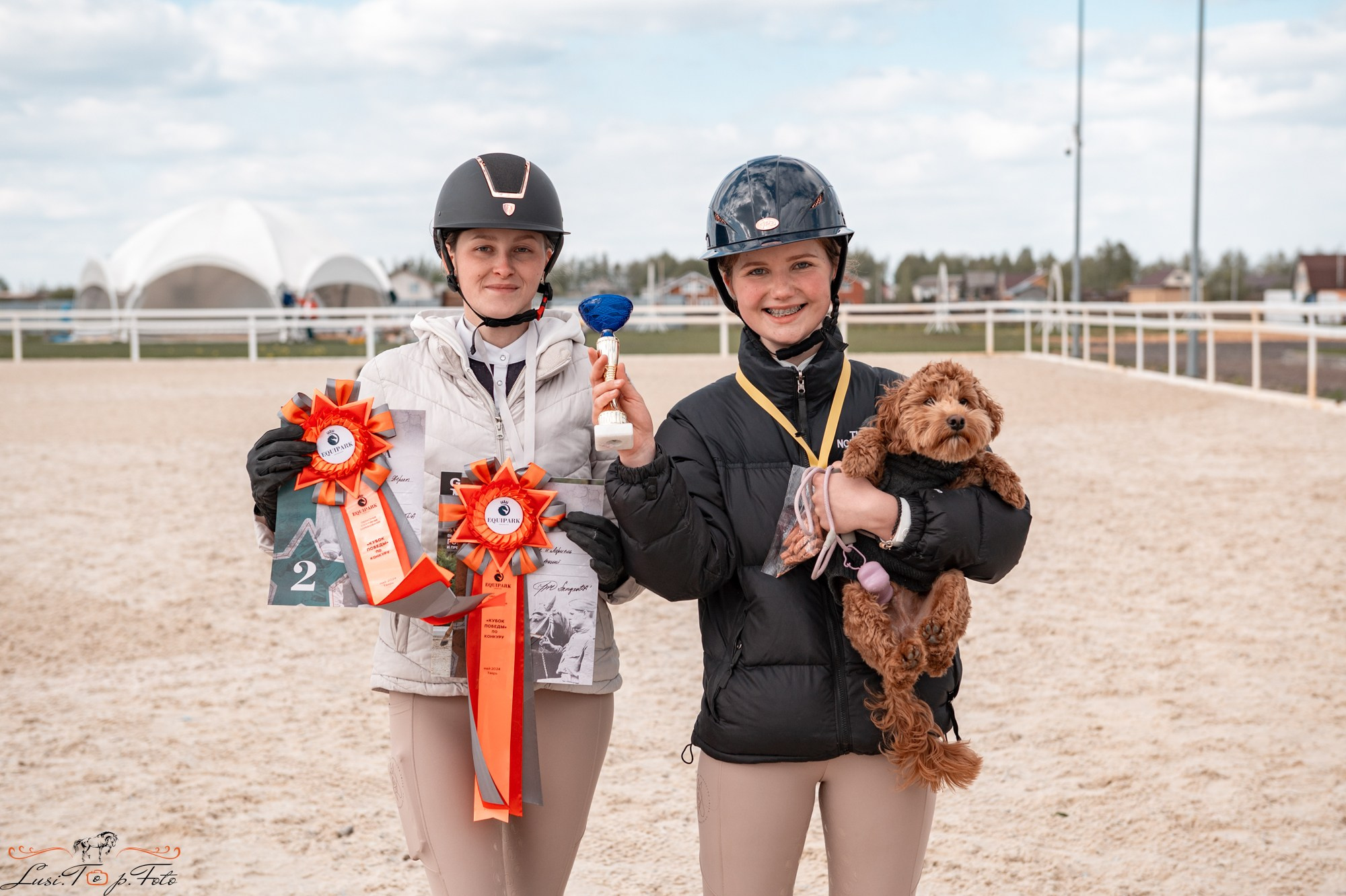 Кубок Победы конного Клуба EQUIPARK по конкуру. Конный и фотограф с животными в Твери Топталова Люся