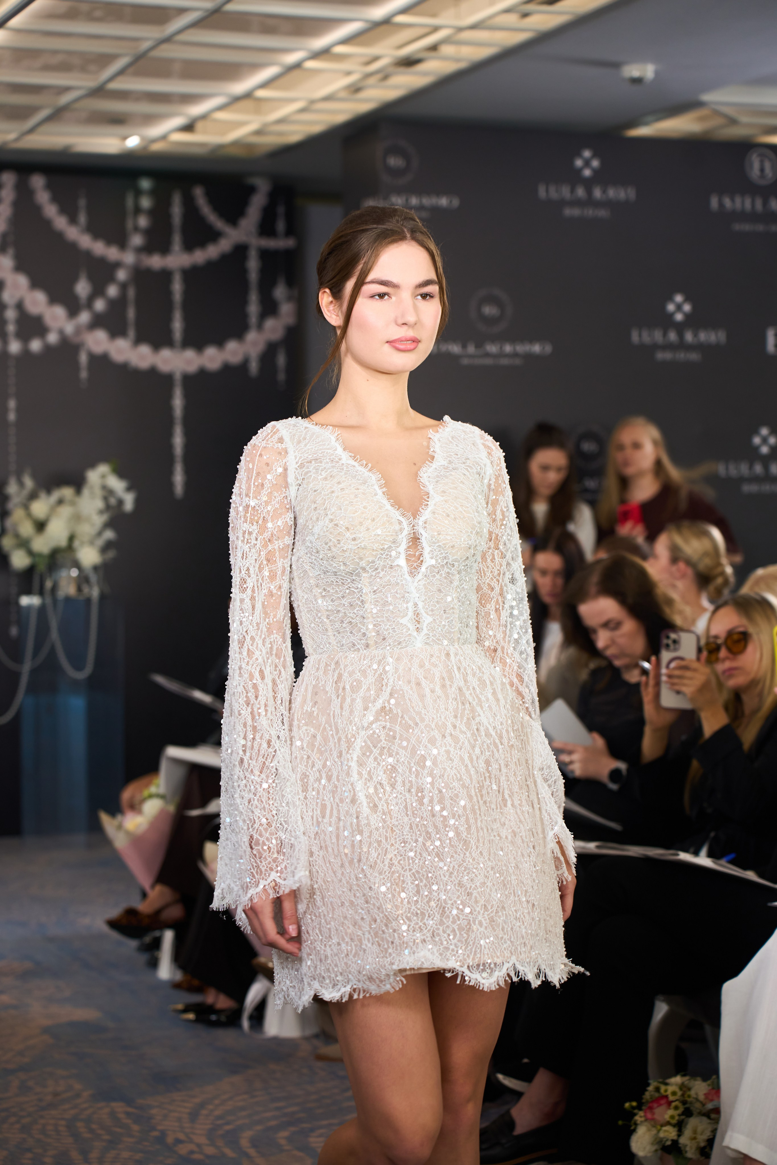 Репортажный фотограф. Показ свадебных платьев в Москве. Репортажный фотограф в Москве Вадим Галанин