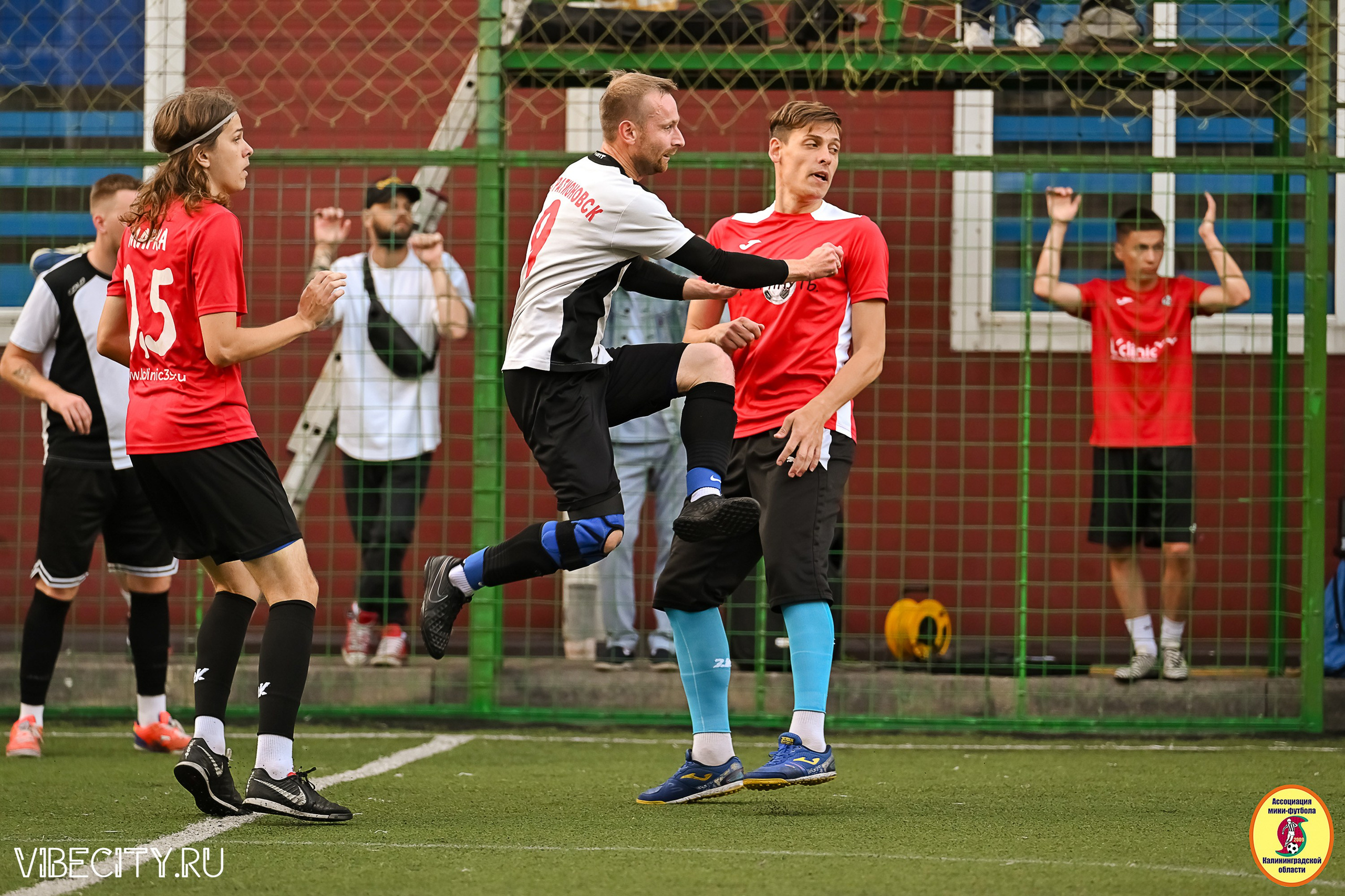 ИГРЫ МИНИ-ФУТБОЛЬНОЙ И КОРПОРАТИВНОЙ ЛИГИ. VIBECITY.RU Вайб Сити Ру Фоторепортажи Фотоотчеты Калининград