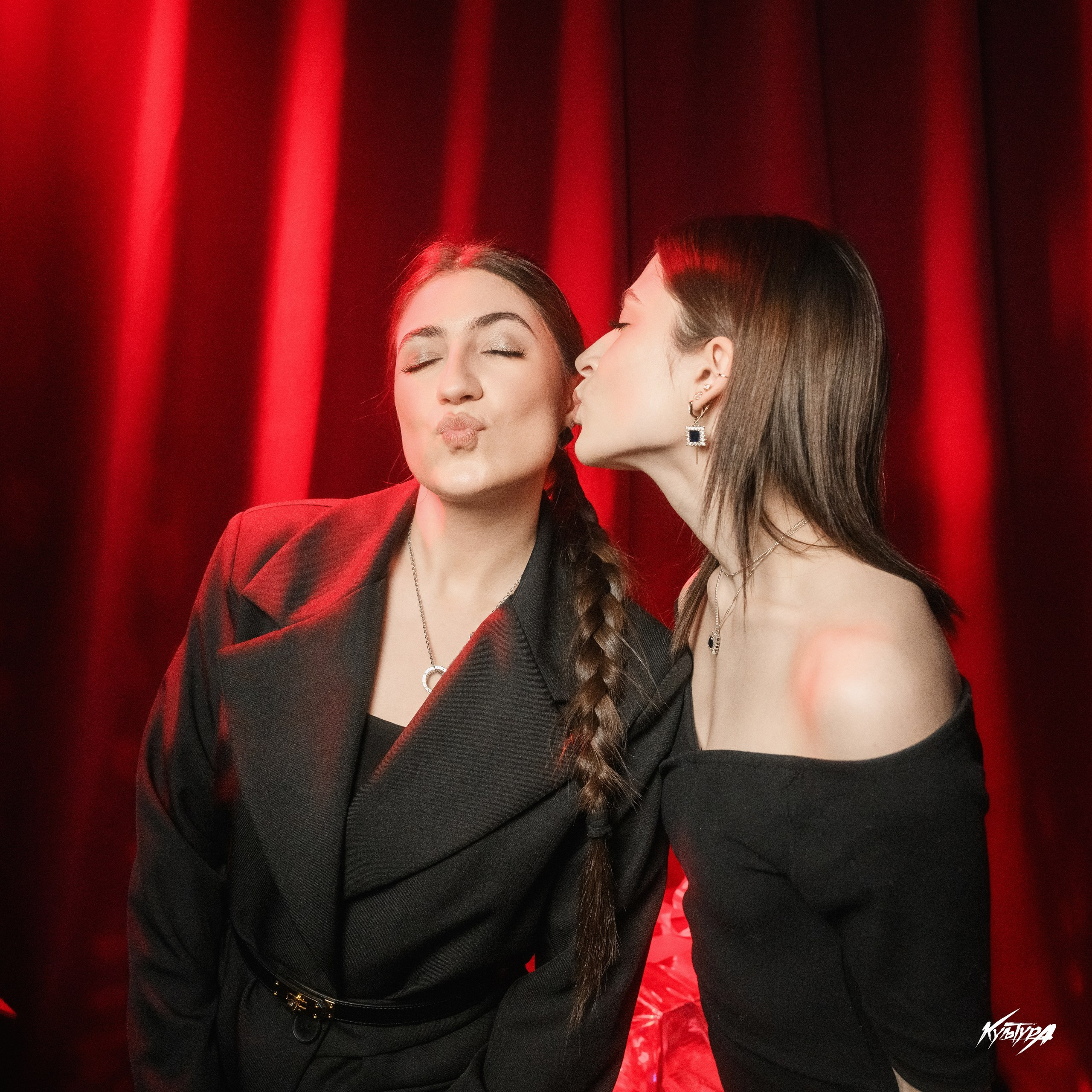 Фотосъемка в ночном клубе в Петропавловске-Камчатском, Репортажная съемка в клубе в Петропавловске-Камчатском, Профессиональная съемка ночной жизни в Петропавловске-Камчатском, Энергичные и атмосферные фото в клубе Камчатки, Стоимость и цена услуг клубной фотосъемки в Петропавловске-Камчатском.