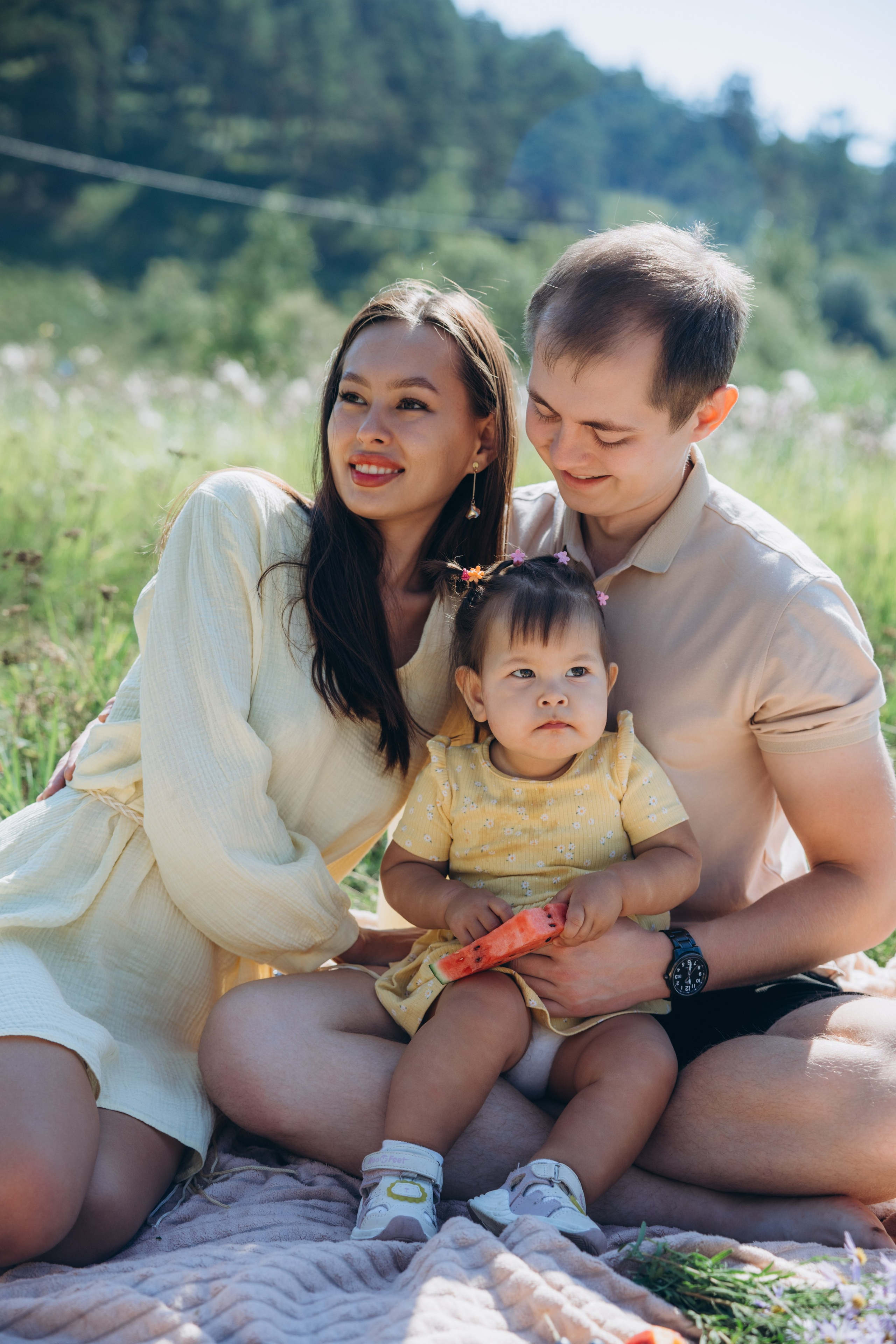 Семейная съёмка в поле. Свадебный, семейный фотограф в Иркутске Светлана Макаричева