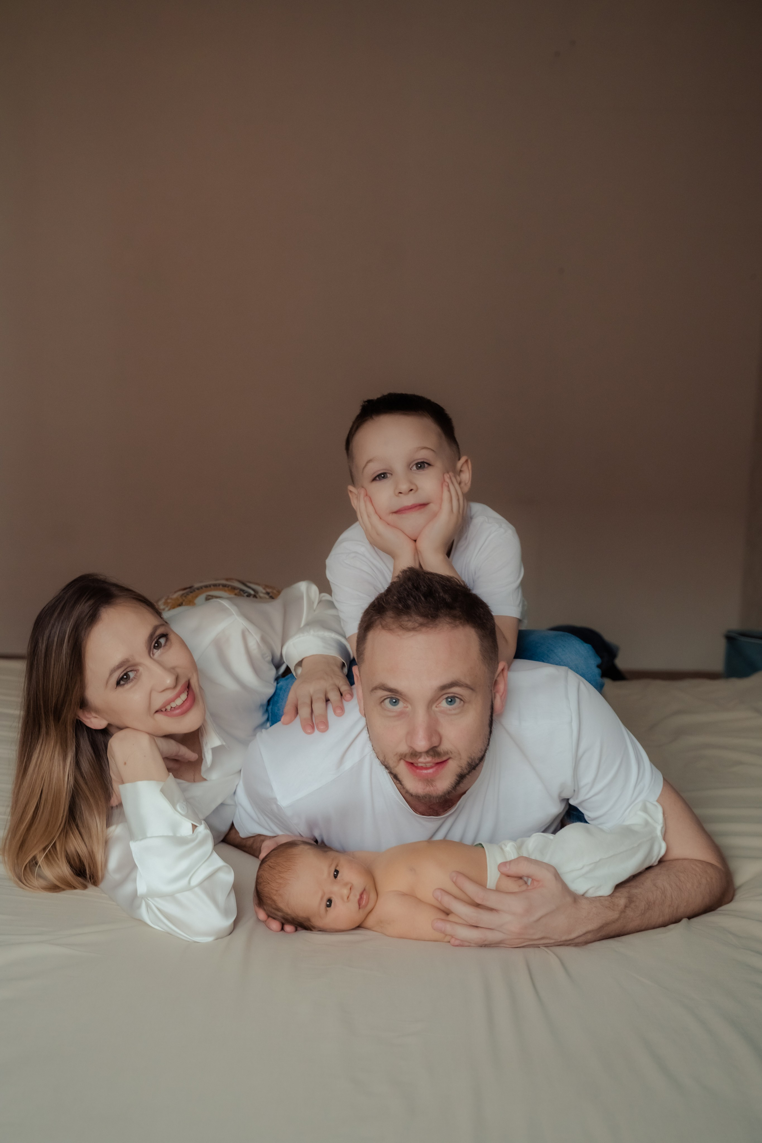 Фотосъемка новорожденного в минималистичном стиле