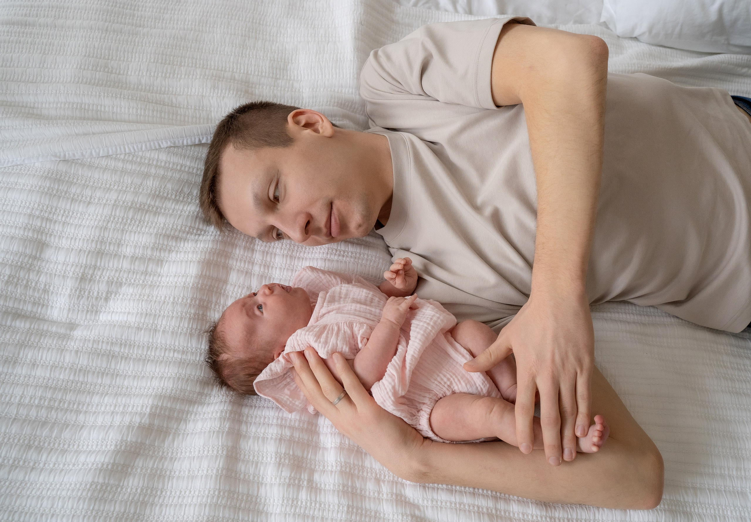 Лайфстайл фотосессия новорожденной в студии