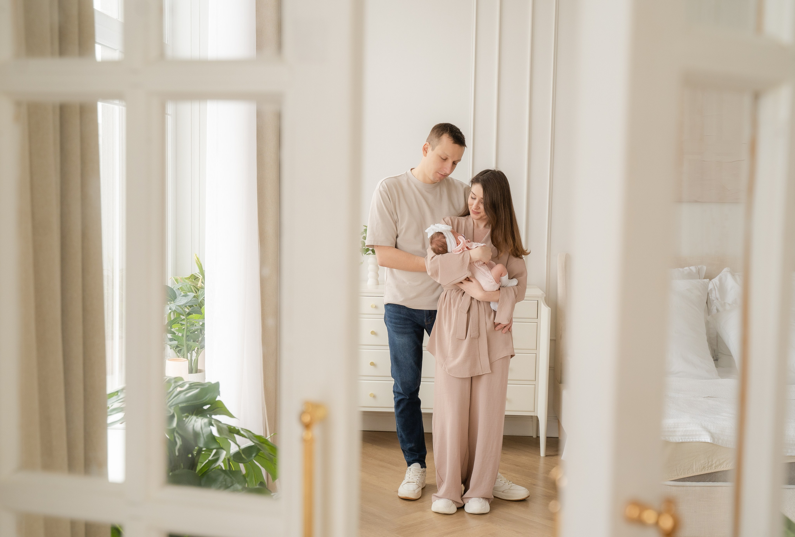 Лайфстайл фотосессия новорожденной в студии