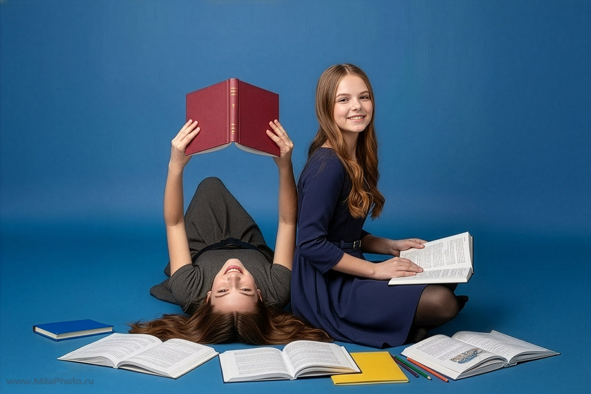 Галерея съемок в студиях. Фотограф и видеограф Москва. Свадебный фотограф, видеограф. Выпускные альбомы. Оживающие альбомы