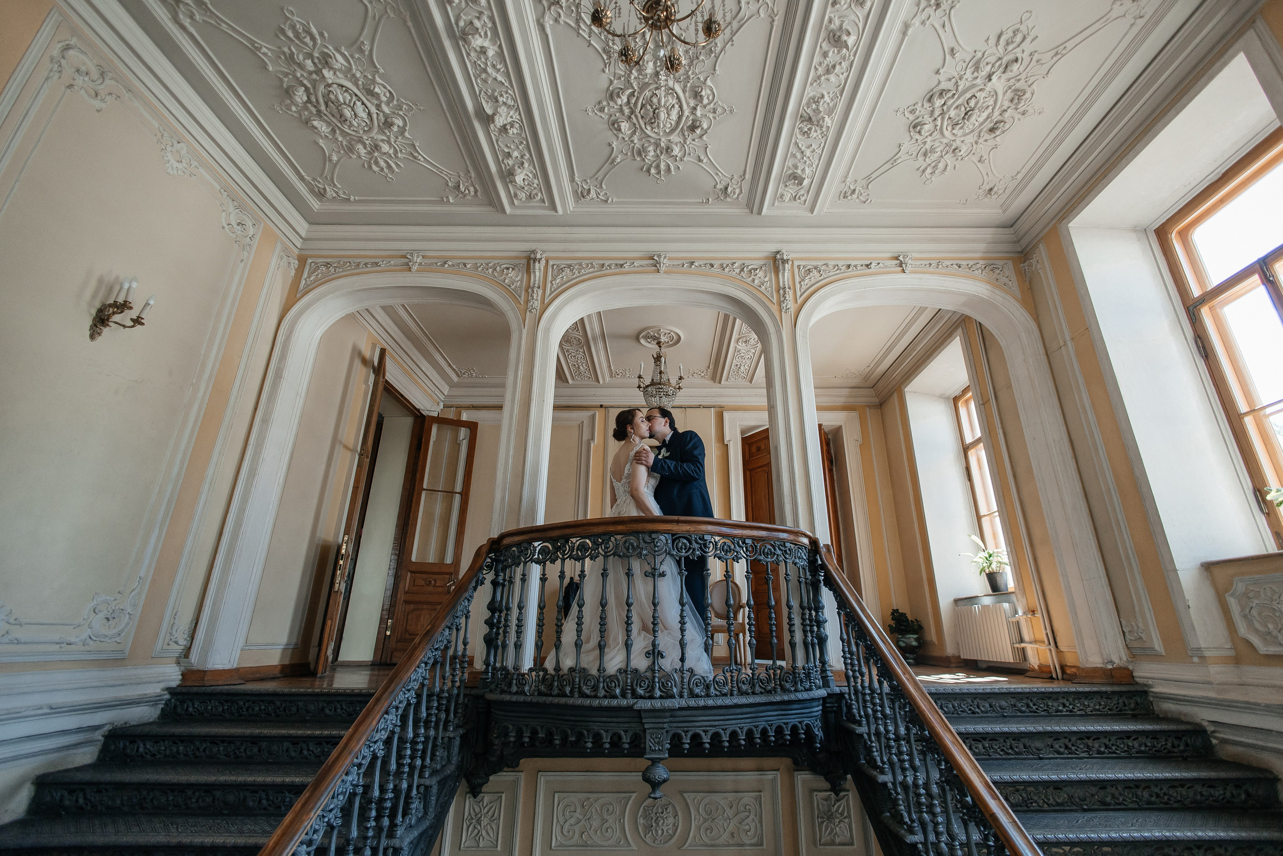 Свадебная фотосессия в Библиотеке-читальне имени Пушкина. Свадебный фотограф в Москве Дарья Олендарёва
