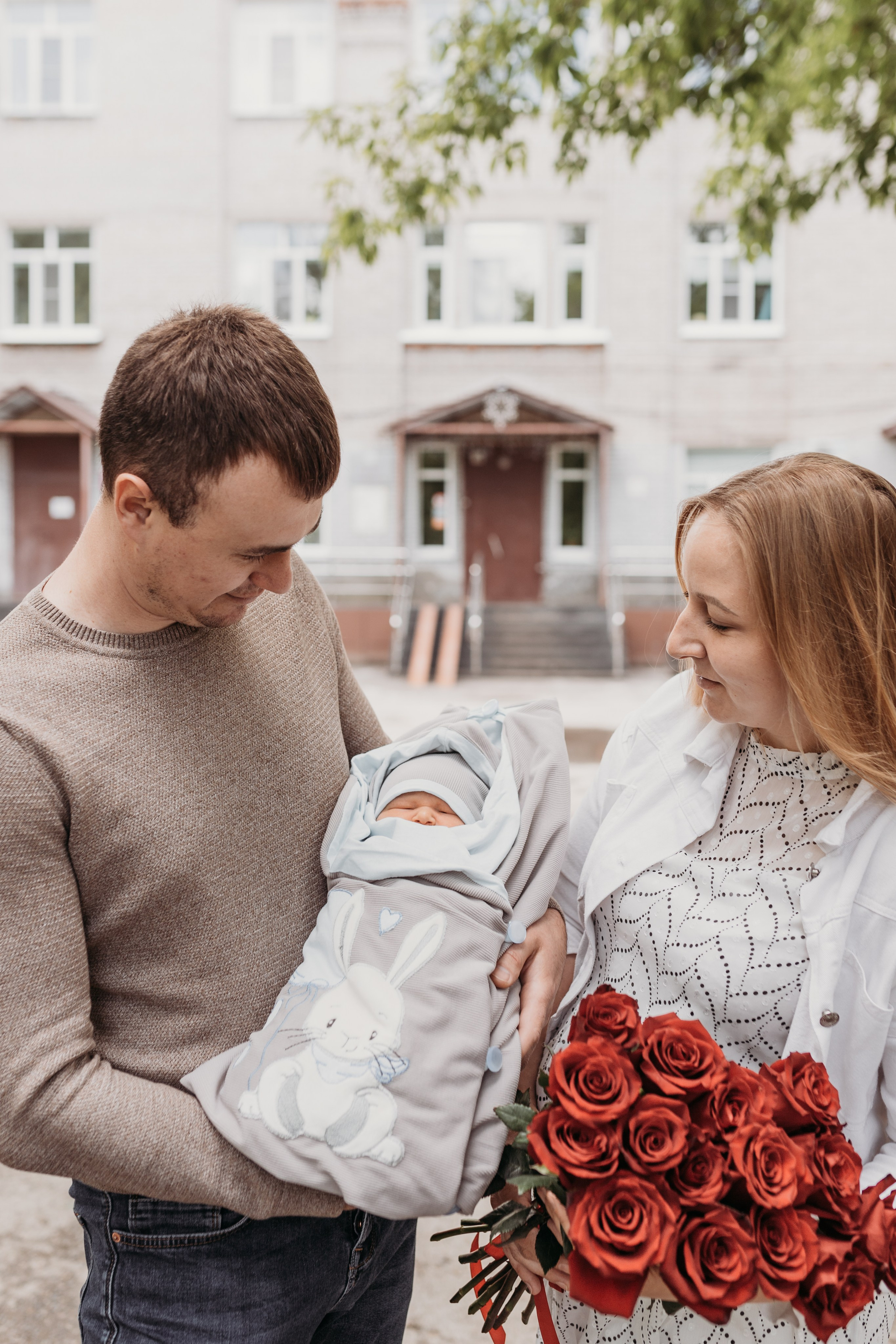 фотосессия выписки из роддома барнаул, фотосъемка выписки, выписка из роддома Барнаул, выписка Барнаул, фотограф на выписку Барнаул, дар выписка, первый роддом выписка фотограф
