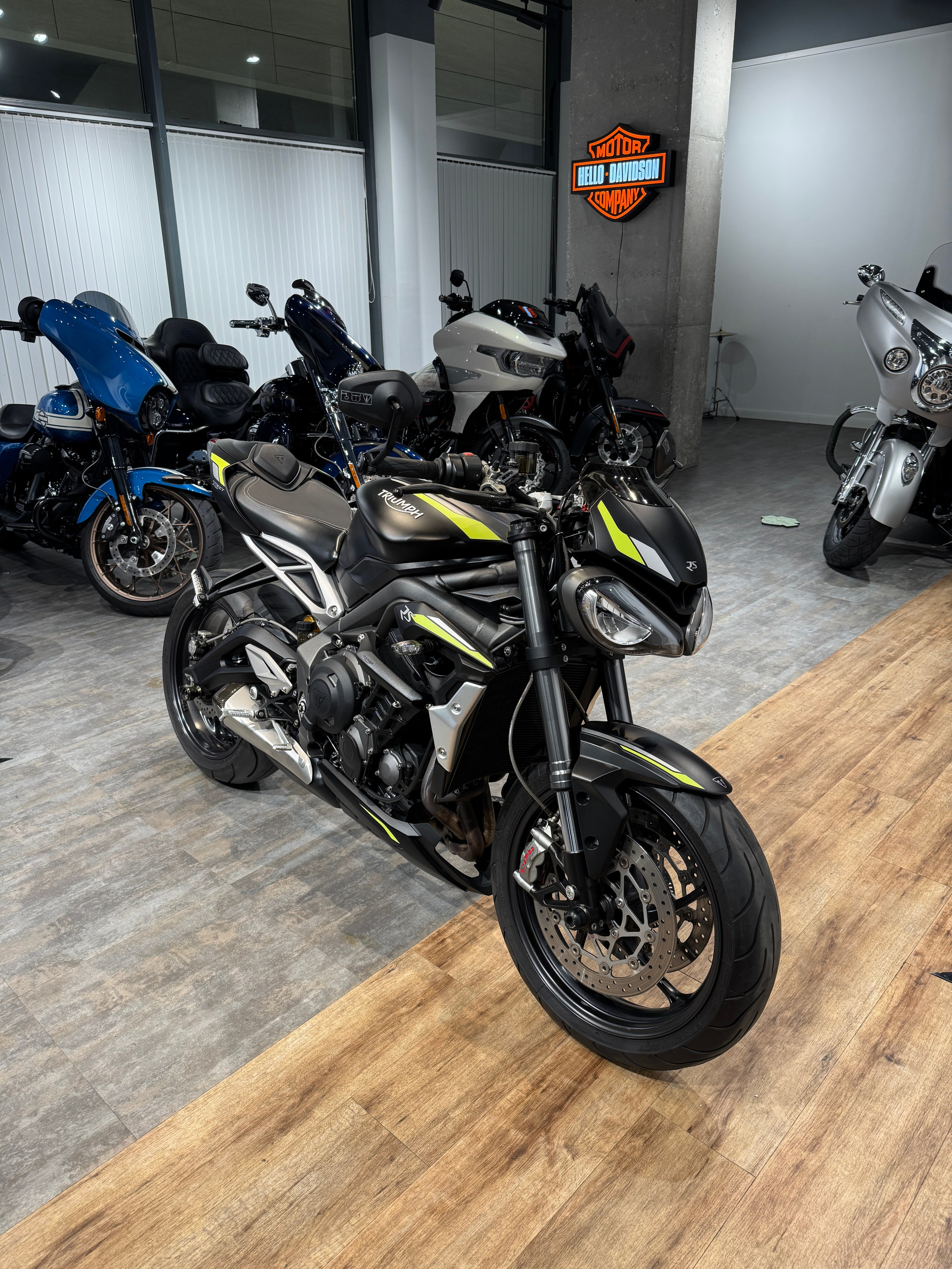 Triumph Street Triple 765 RS 2020. Hello Davidson, Москва. Только хорошие мотоциклы…