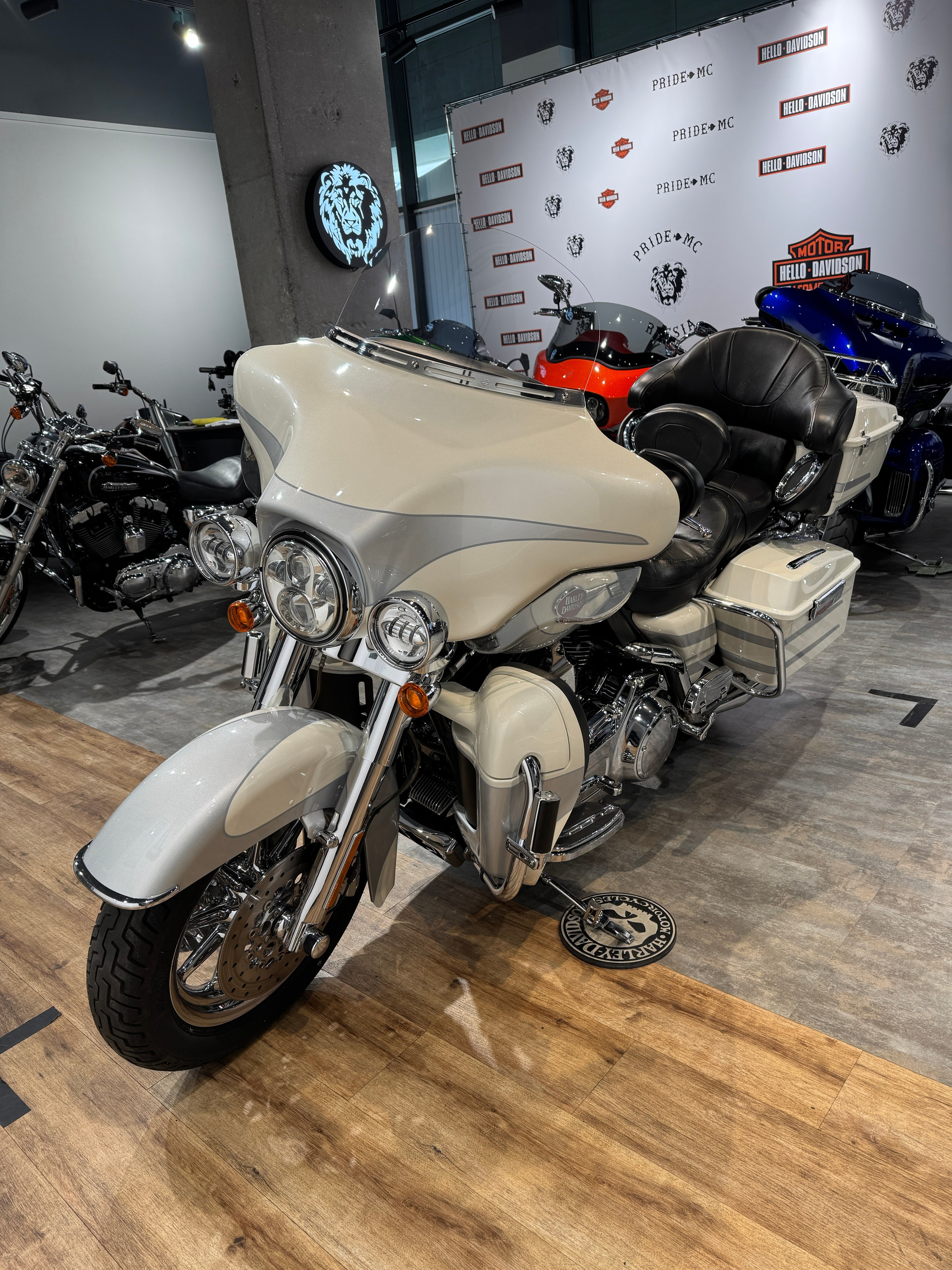 Harley Davidson CVO Electra Glide (White Frost) (Touring) — купить мотоцикл. Hello Davidson, Москва. Только хорошие мотоциклы…