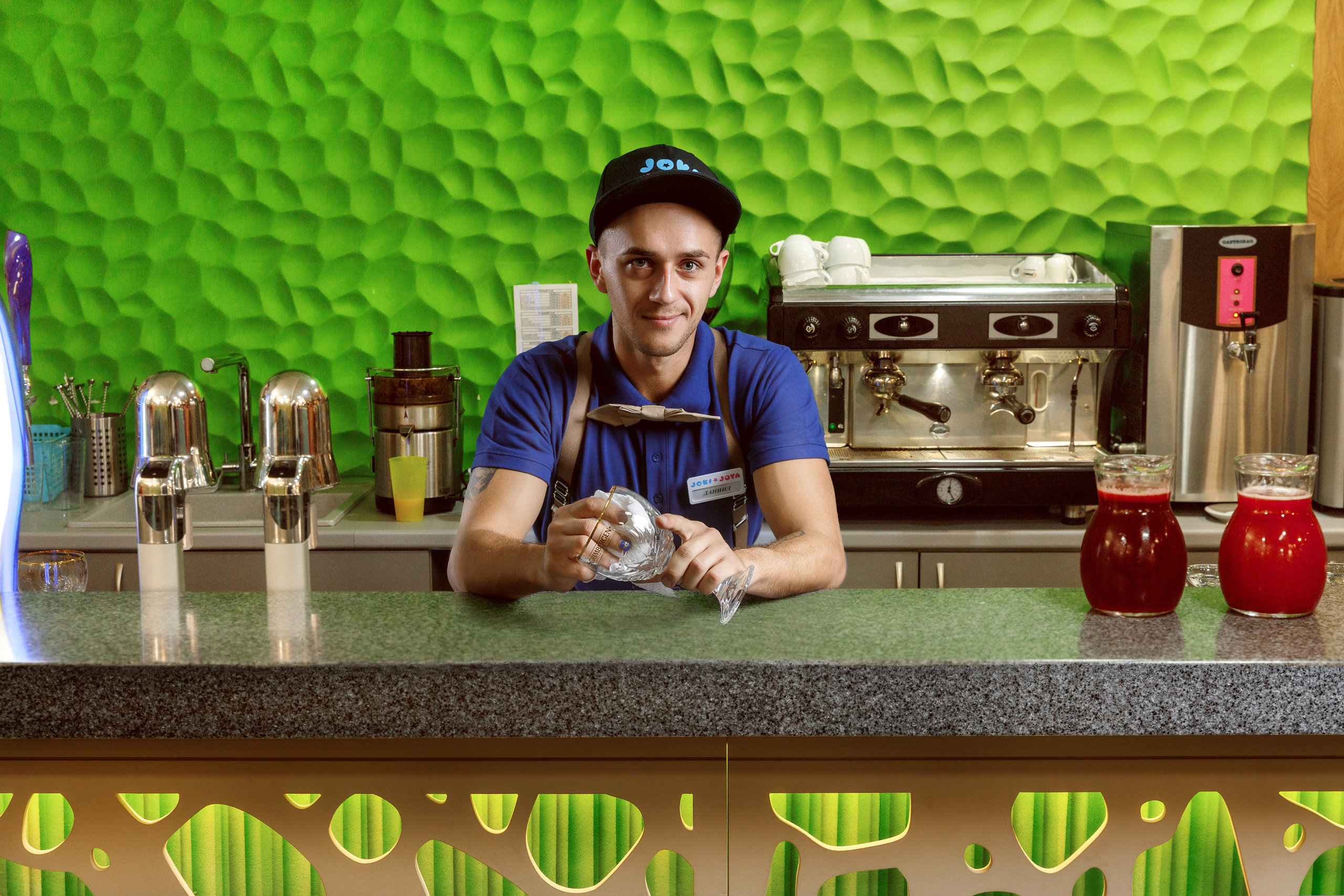 Мужской портрет бармен