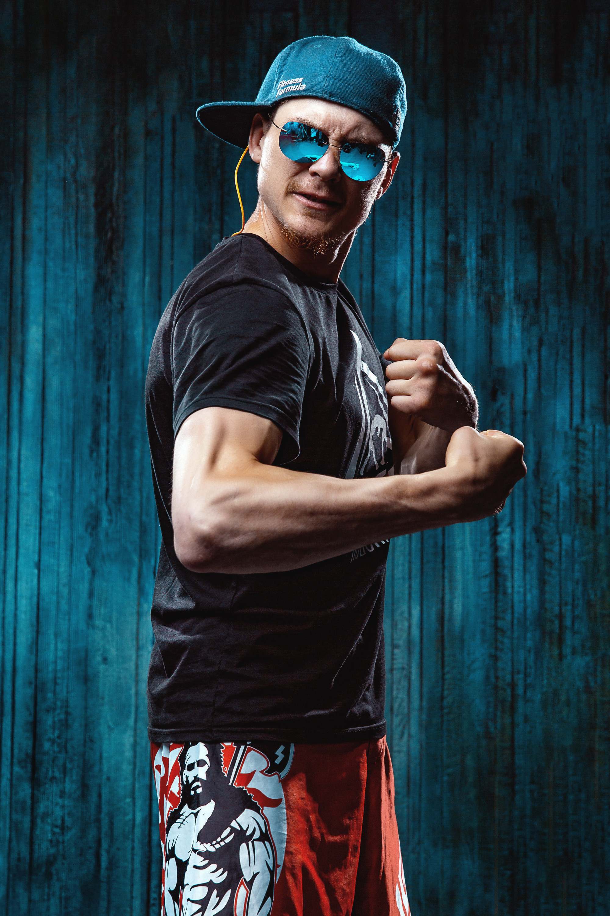 Портрет боец MMA UFC в очках Rayban