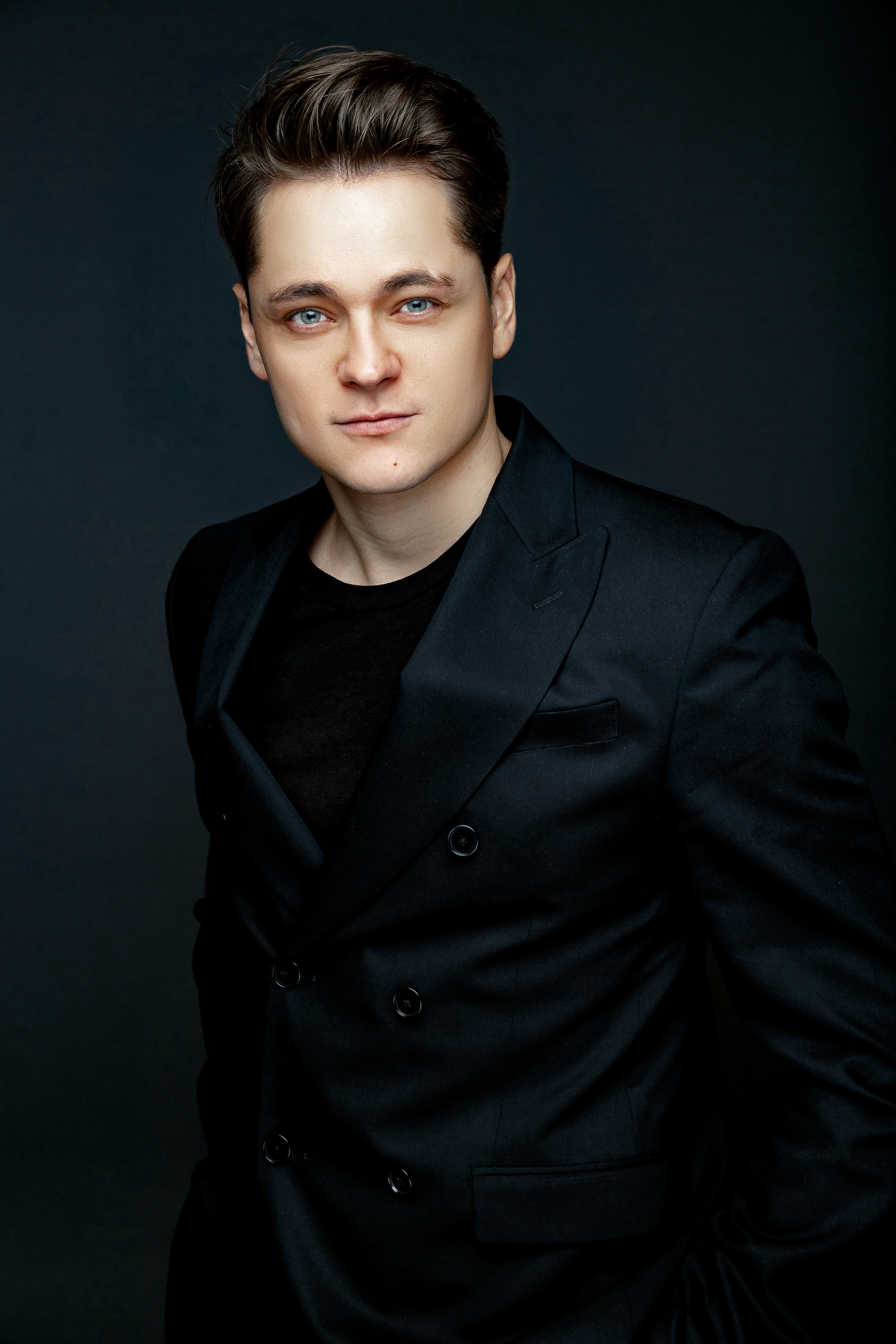 Мужской деловой портрет молодого парня