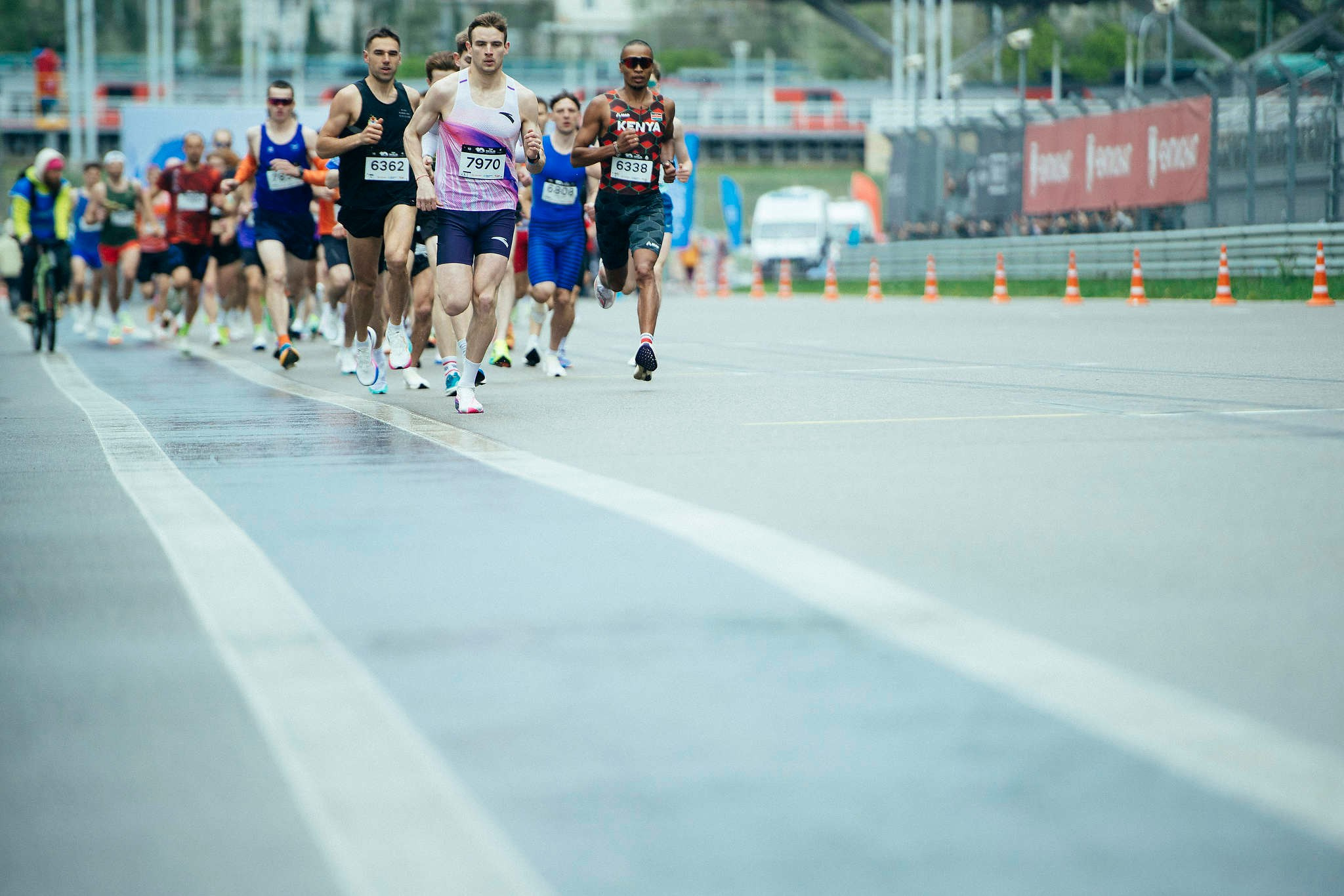 Съемка забега и марафона на RAY Сириус Автодром 2025. Фотограф Михаил Мордасов, Сочи. Мероприятия, портреты, спорт, репортаж