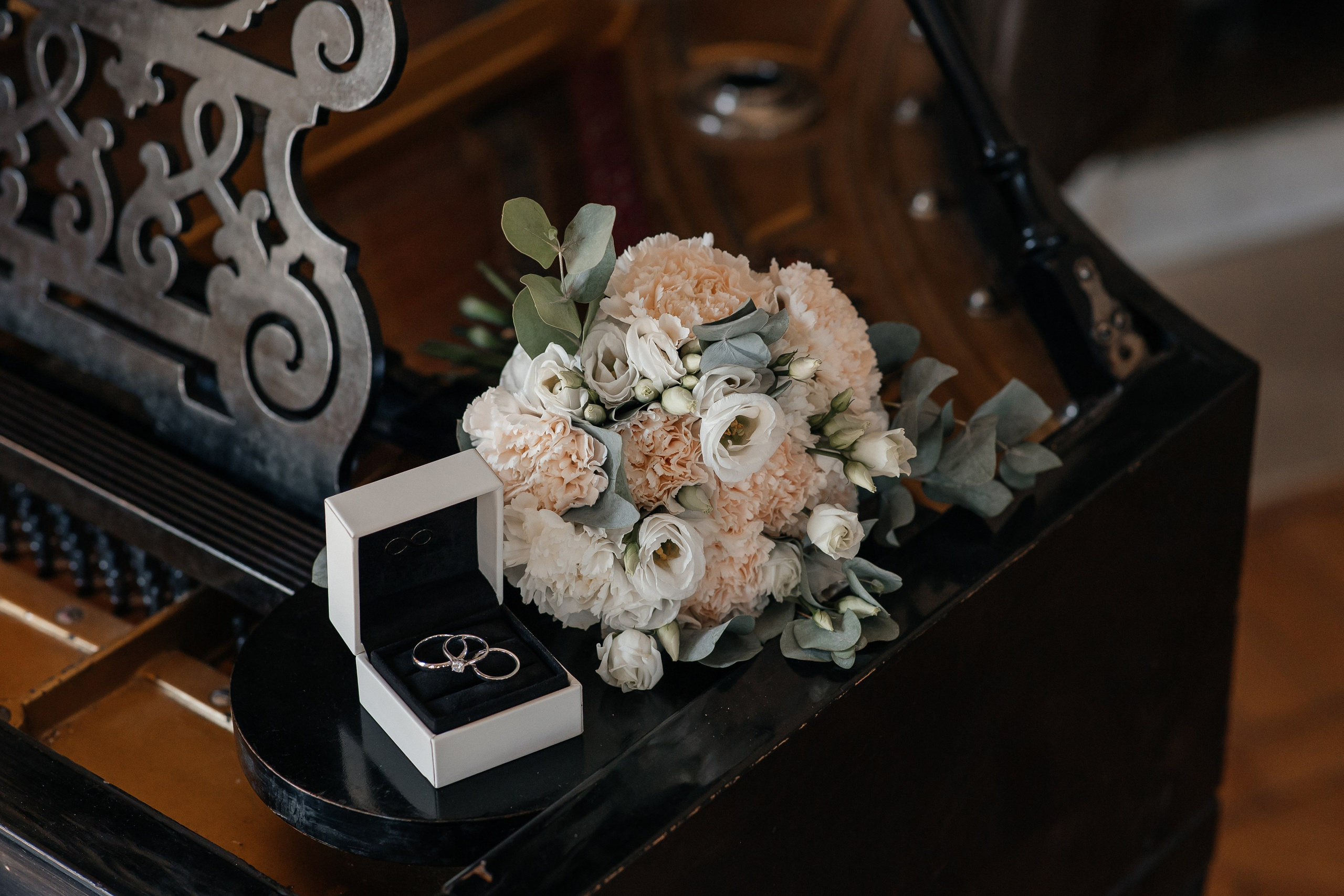 Свадебная фотосессия в Библиотеке-читальне имени Пушкина. Свадебный фотограф в Москве Дарья Олендарёва