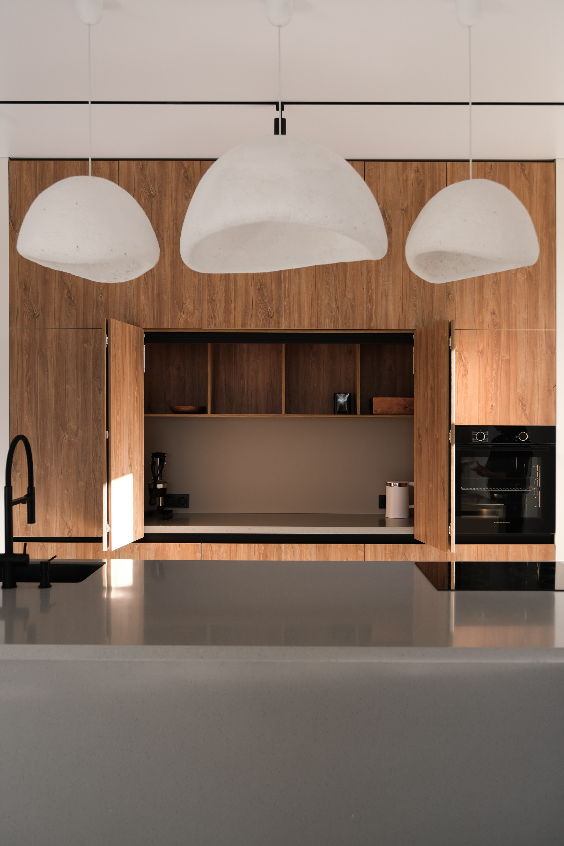 Кухня на заказ с раздвижным фасадом от ГУДРУМ длля Оксаны Токаревой Томск