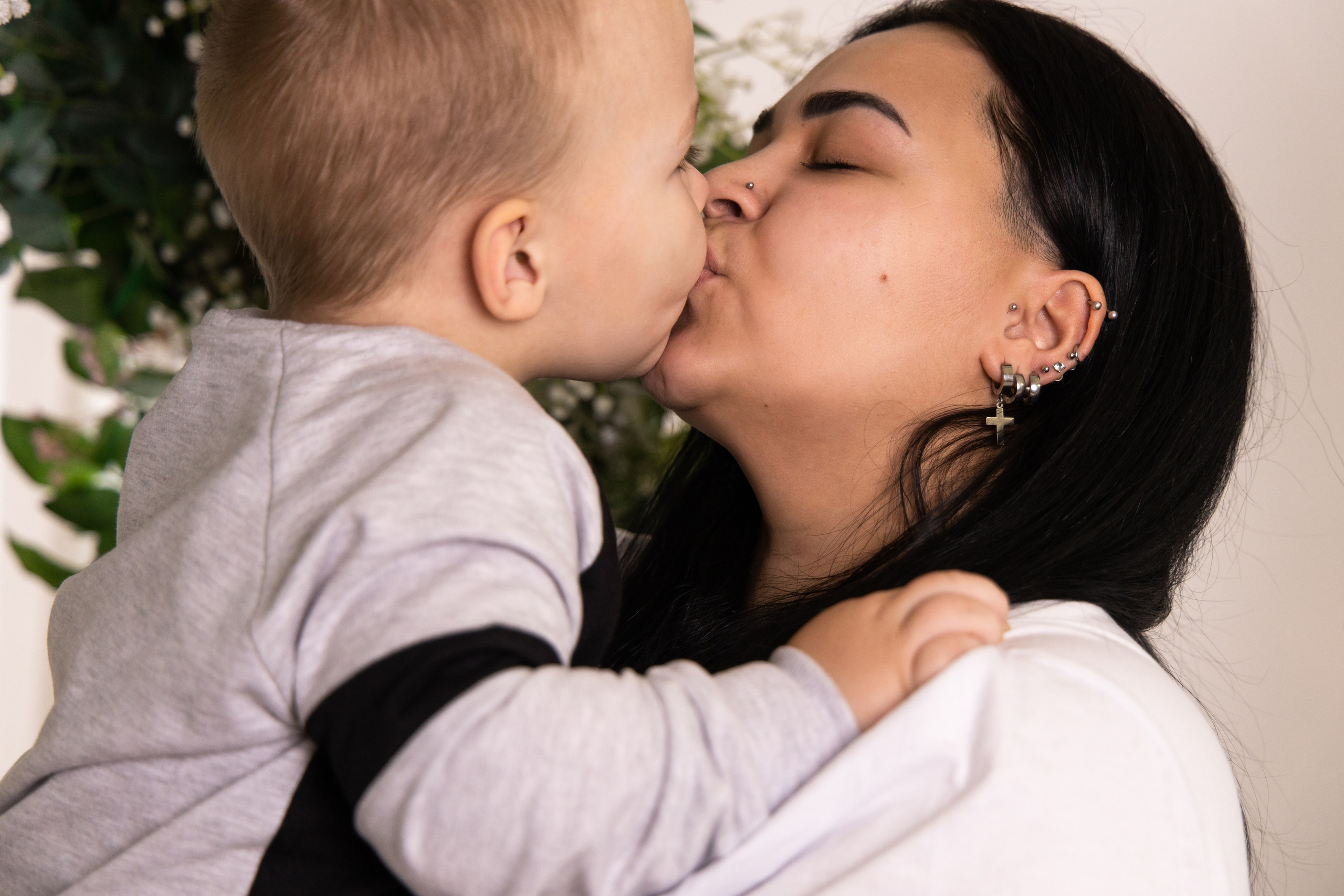 Мама и малыш, крупный план. Детская съёмка Астрахань.