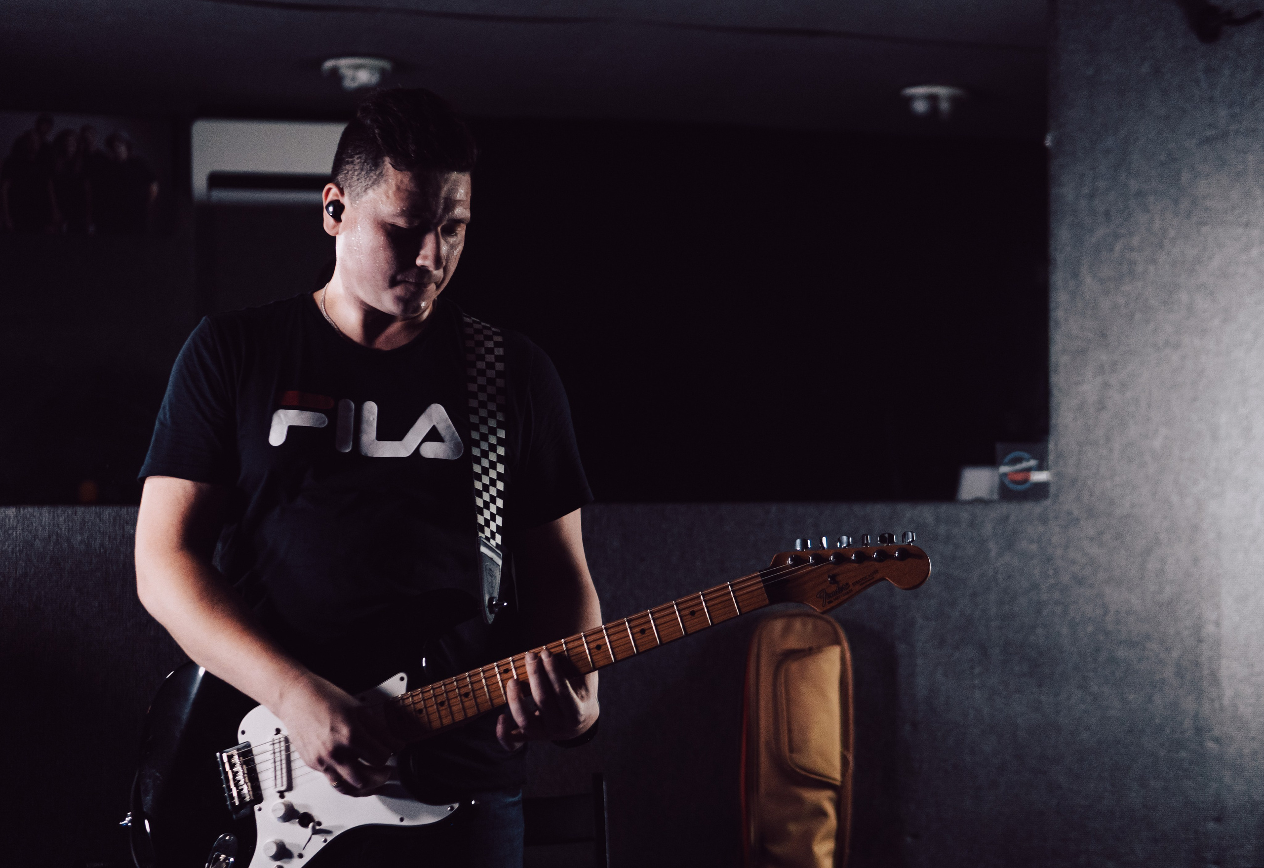 Фотографии репетиции рок группы