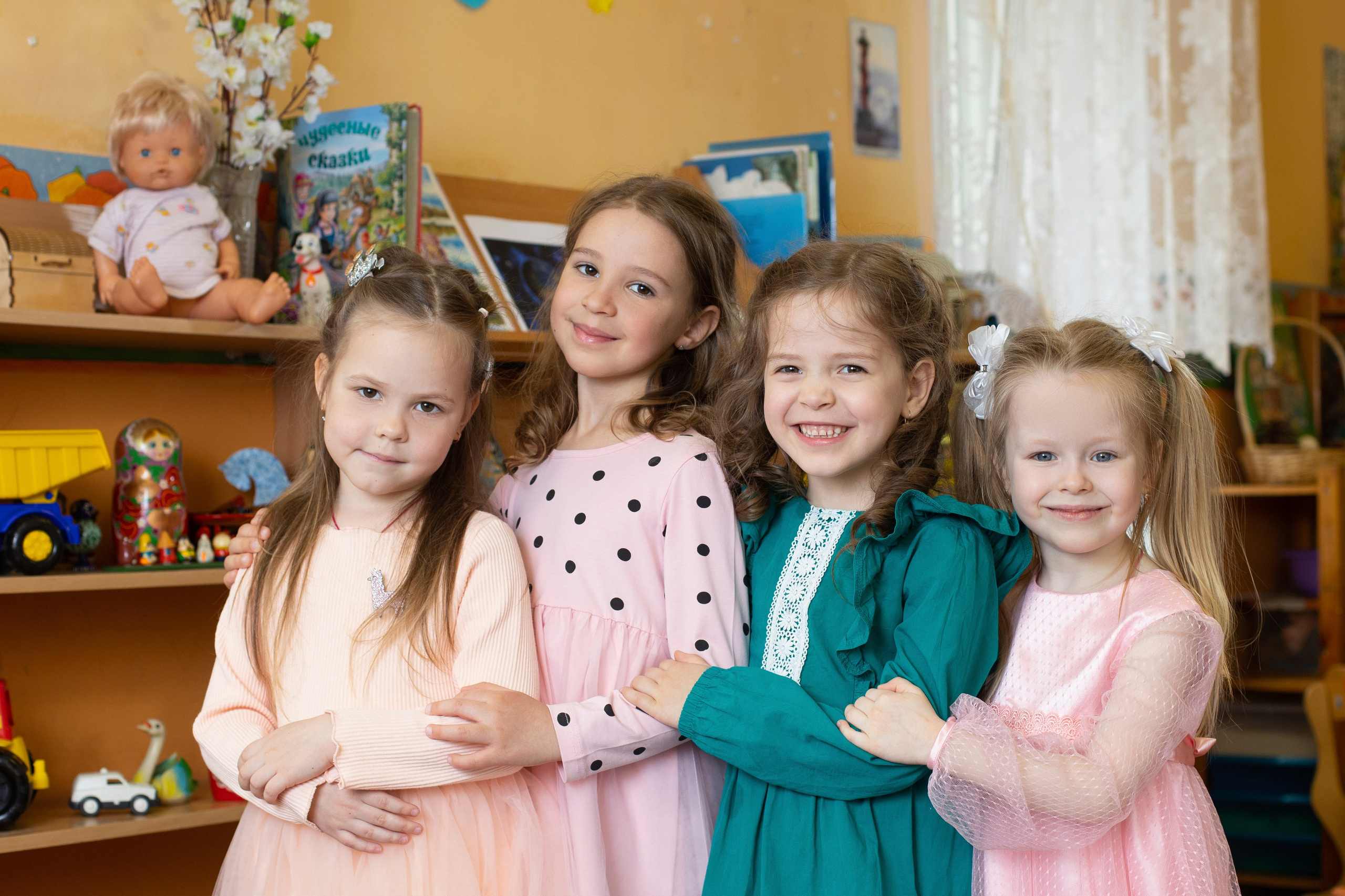 Один день в детском саду. ВЫПУСКНЫЕ АЛЬБОМЫ для детского сада и школы Санкт-Петербург и Лен. область