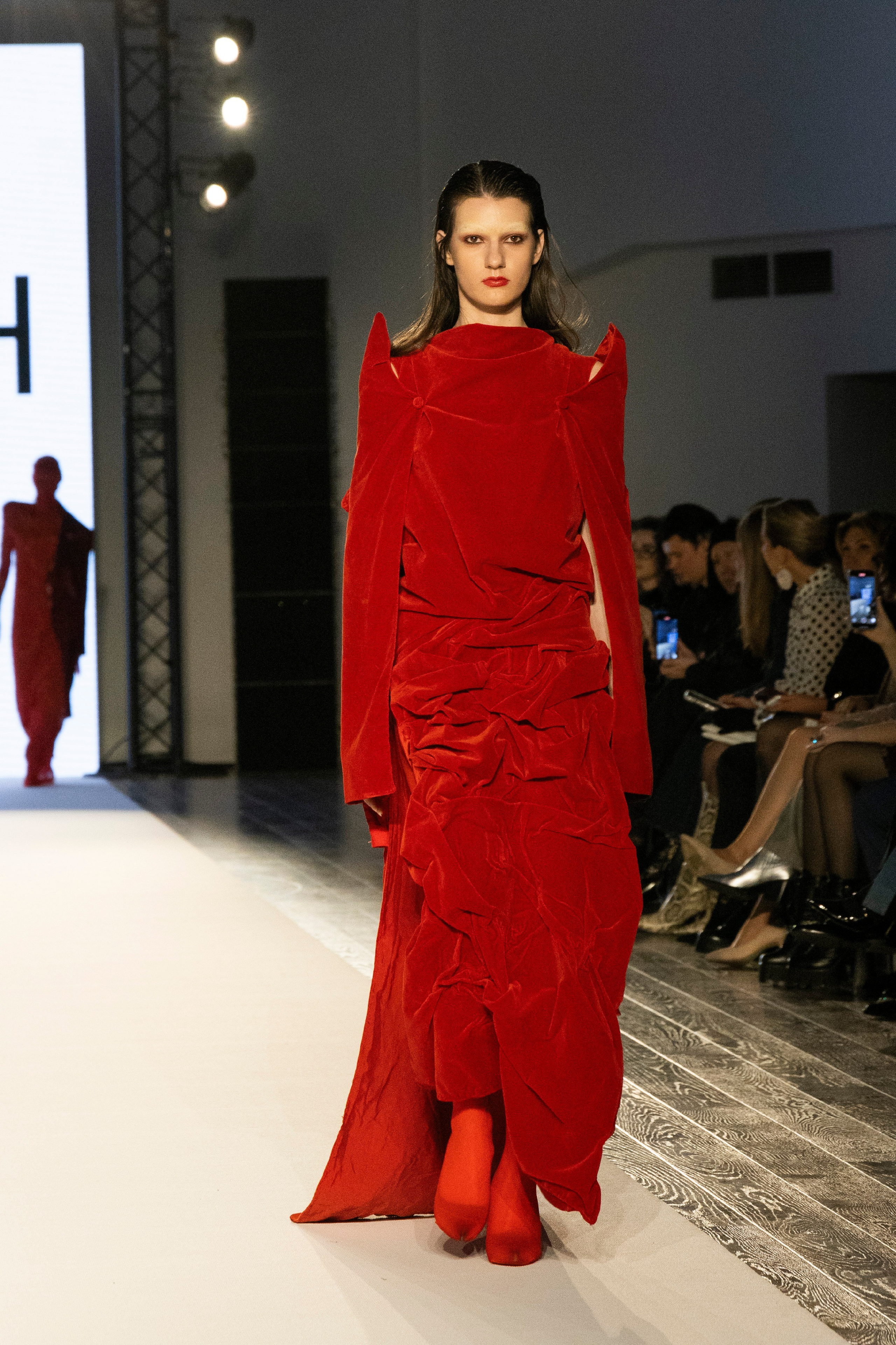 ДЛТ Собака.ru показ победителей конкурса «Новые имена в моде 2025». FOTOFAQ SKOOL г. Санкт-Петербург: очные, дистанционные и онлайн курсы фотографии