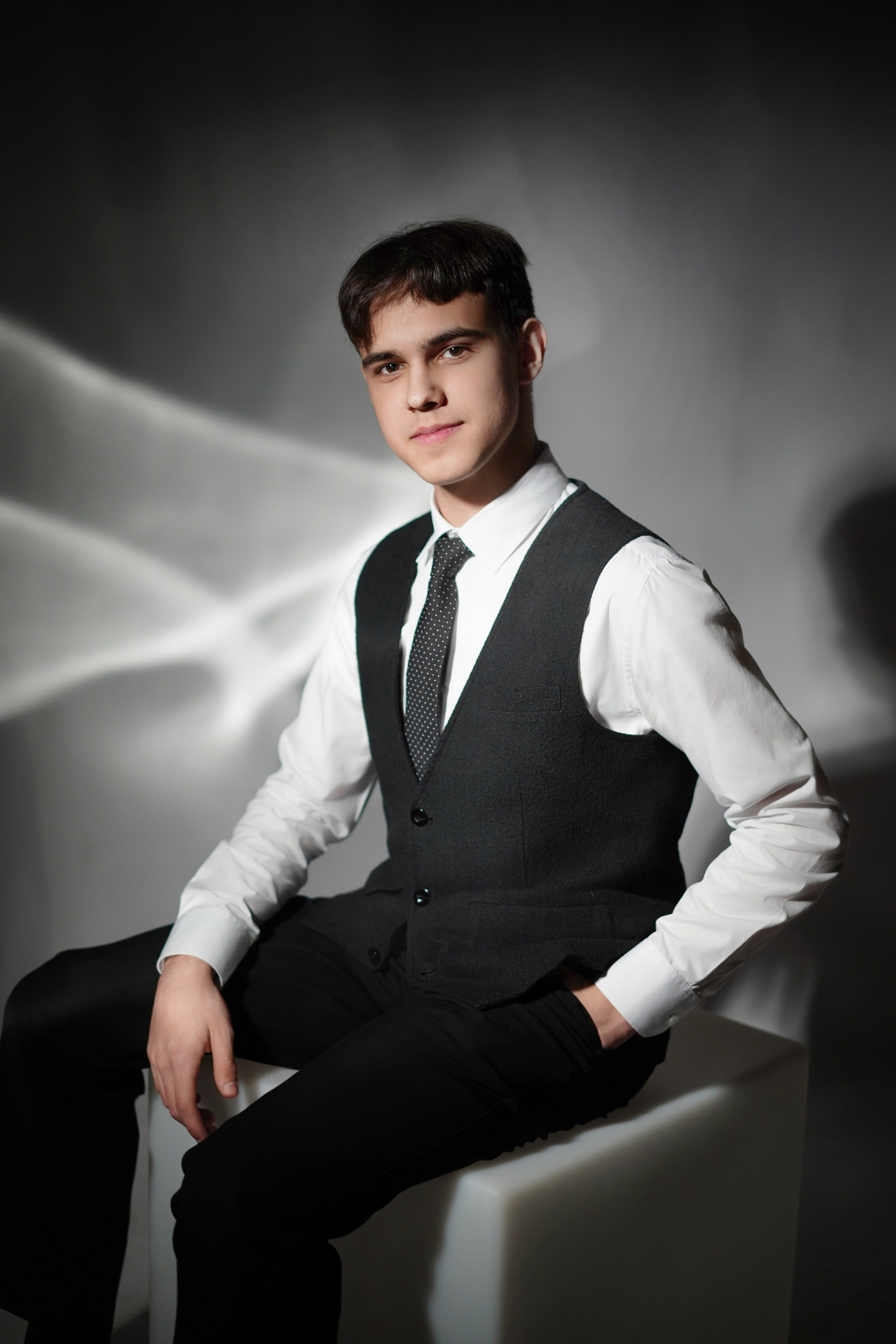 Стиль портрета в студии. GOTRA — выпускные альбомы в Тюмени