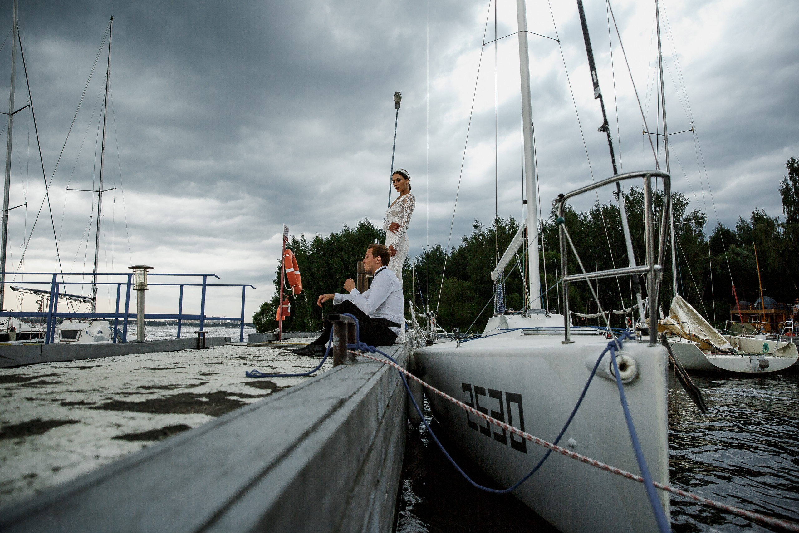 Белая свадьба в яхт-клубе. Свадебный фотограф в Москве Денис и Анастасия Исаевы