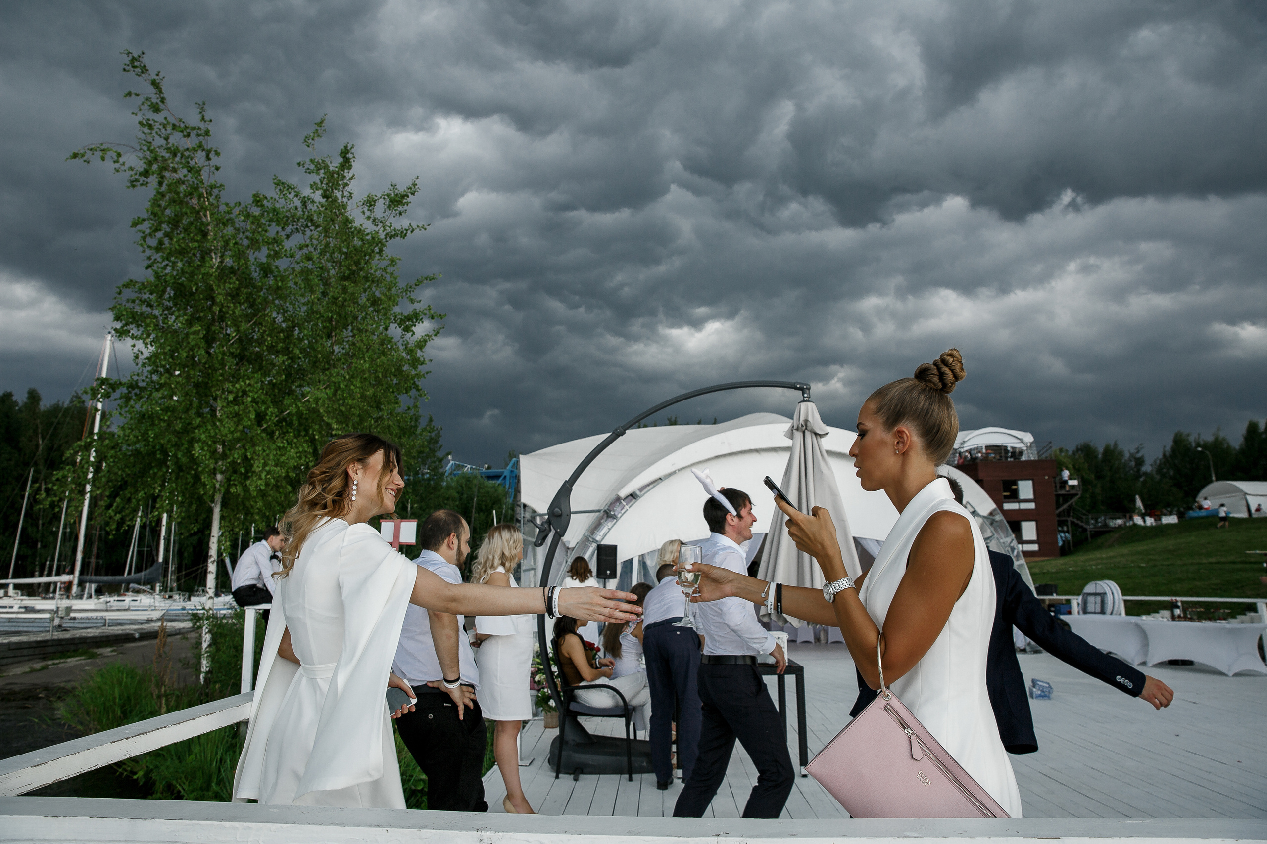 Белая свадьба в яхт-клубе. Свадебный фотограф в Москве Денис и Анастасия Исаевы