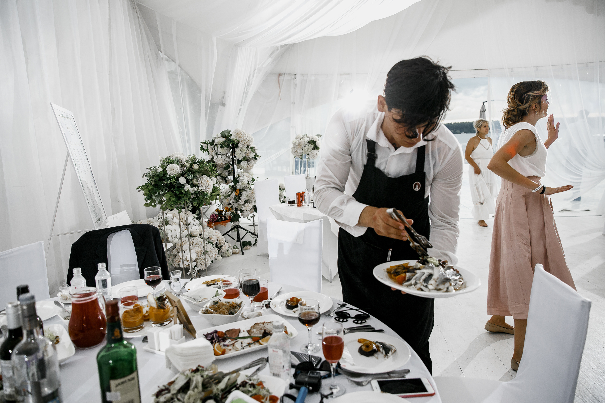 Белая свадьба в яхт-клубе. Свадебный фотограф в Москве Денис и Анастасия Исаевы