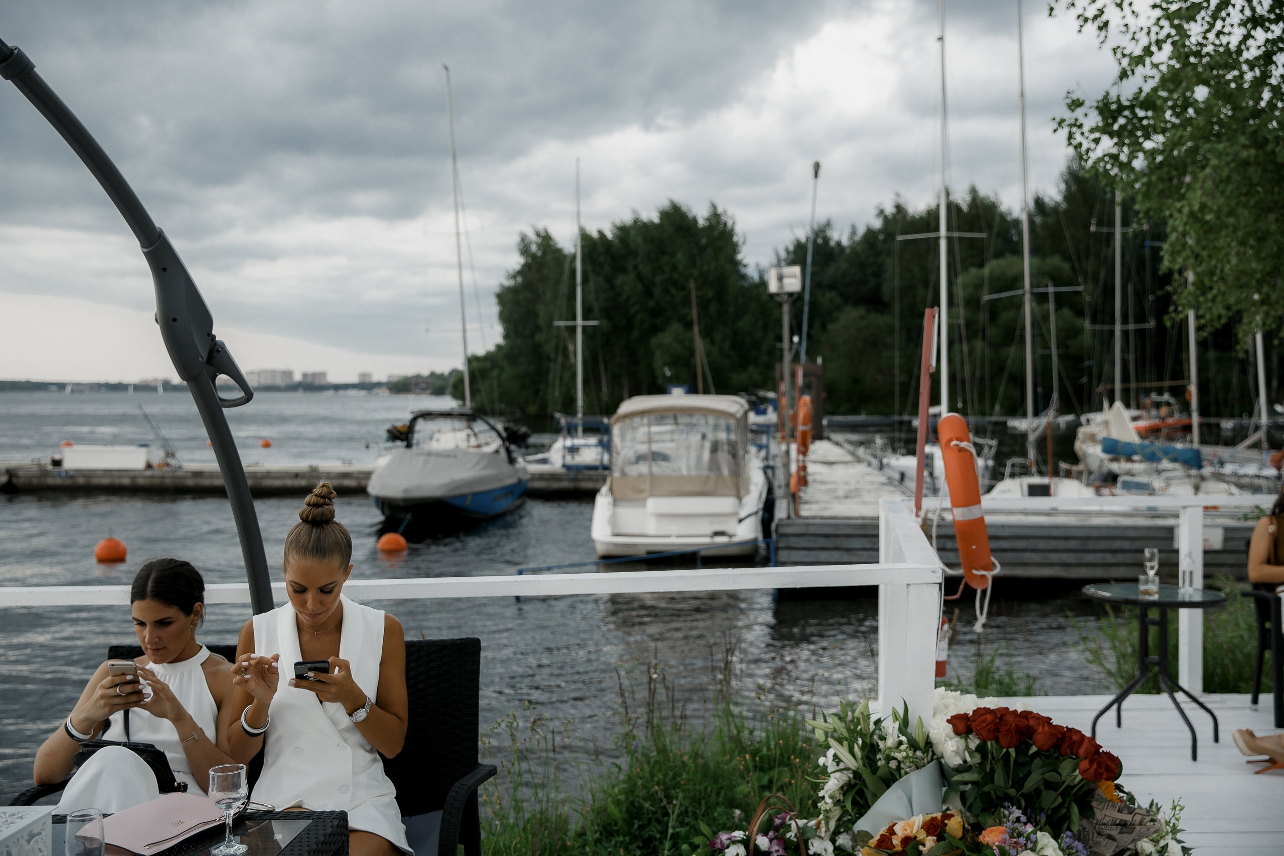 Белая свадьба в яхт-клубе. Свадебный фотограф в Москве Денис и Анастасия Исаевы