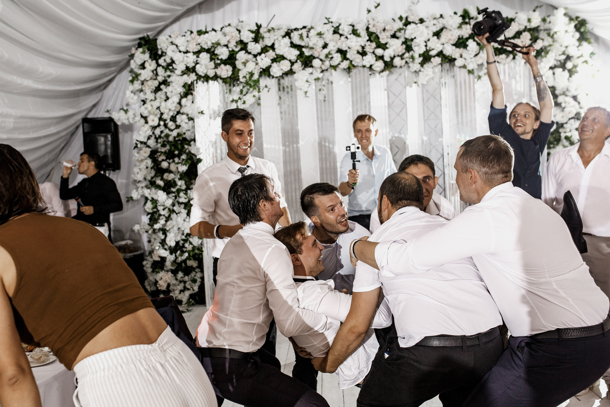 Белая свадьба в яхт-клубе. Свадебный фотограф в Москве Денис и Анастасия Исаевы