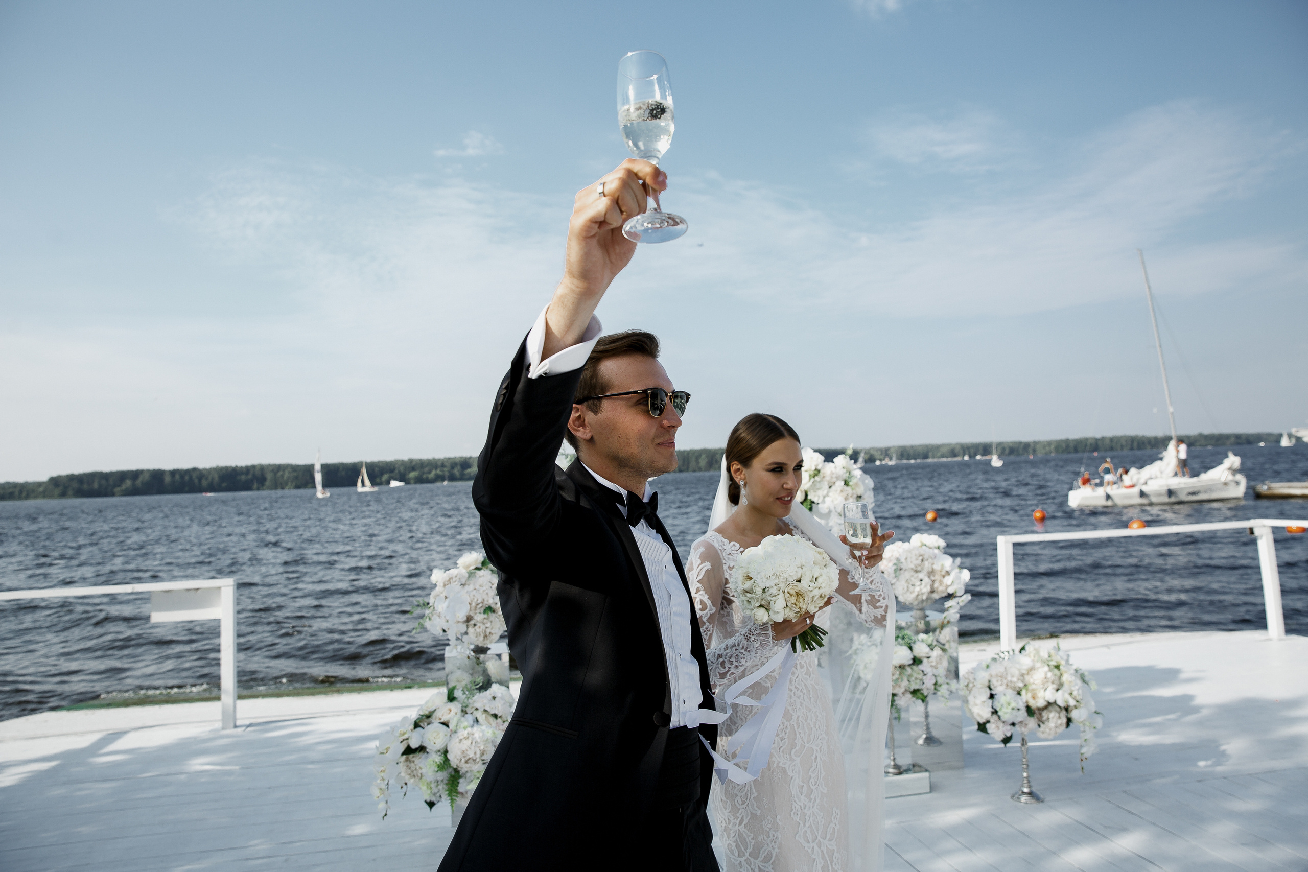 Белая свадьба в яхт-клубе. Свадебный фотограф в Москве Денис и Анастасия Исаевы