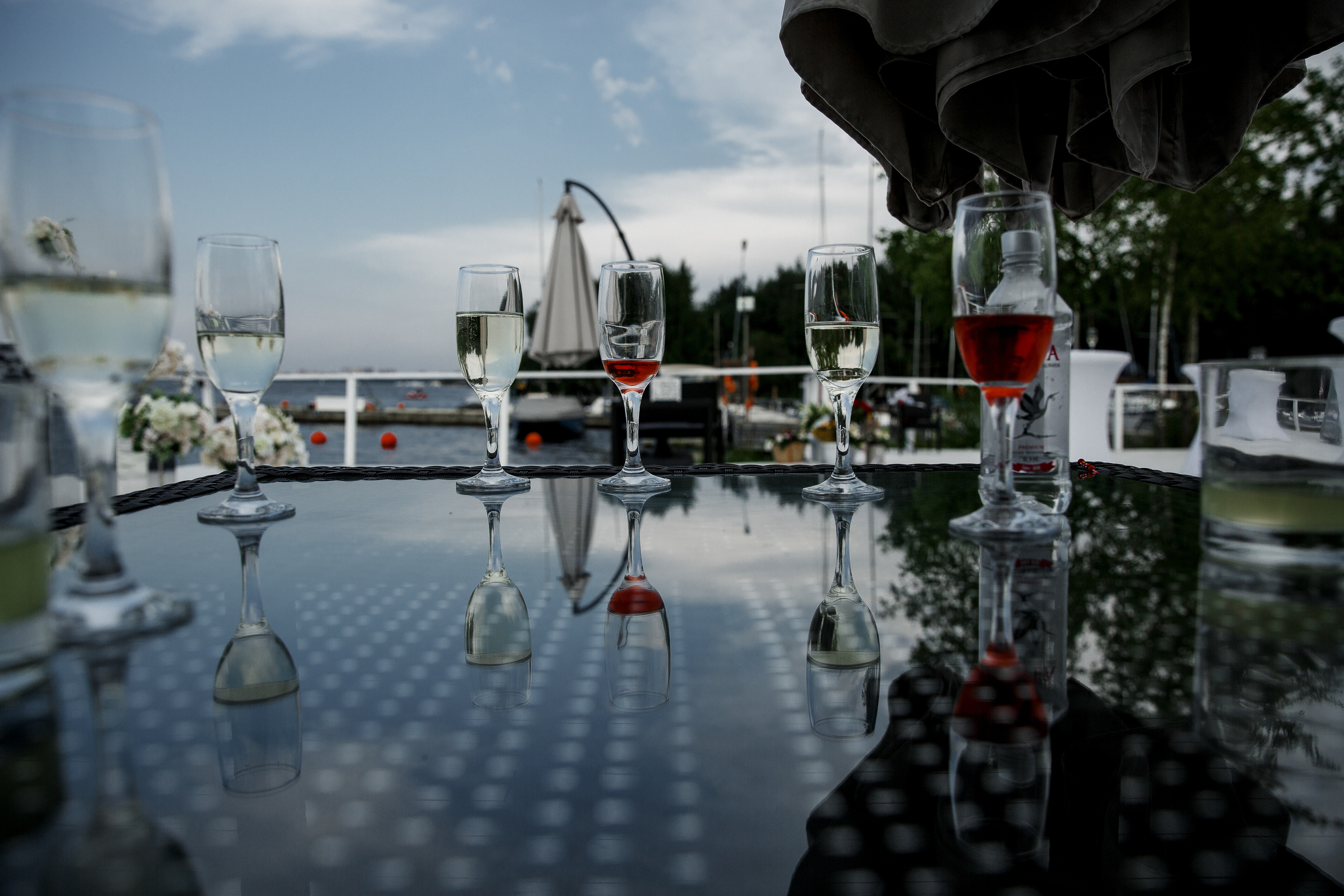 Белая свадьба в яхт-клубе. Свадебный фотограф в Москве Денис и Анастасия Исаевы