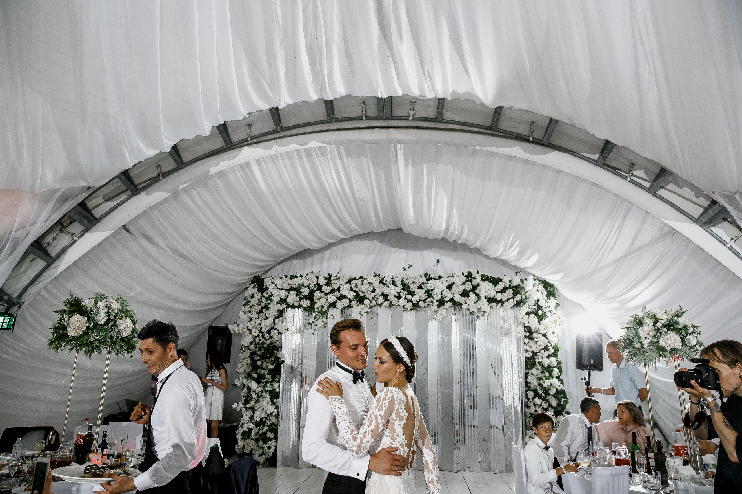 Белая свадьба в яхт-клубе. Свадебный фотограф в Москве Денис и Анастасия Исаевы
