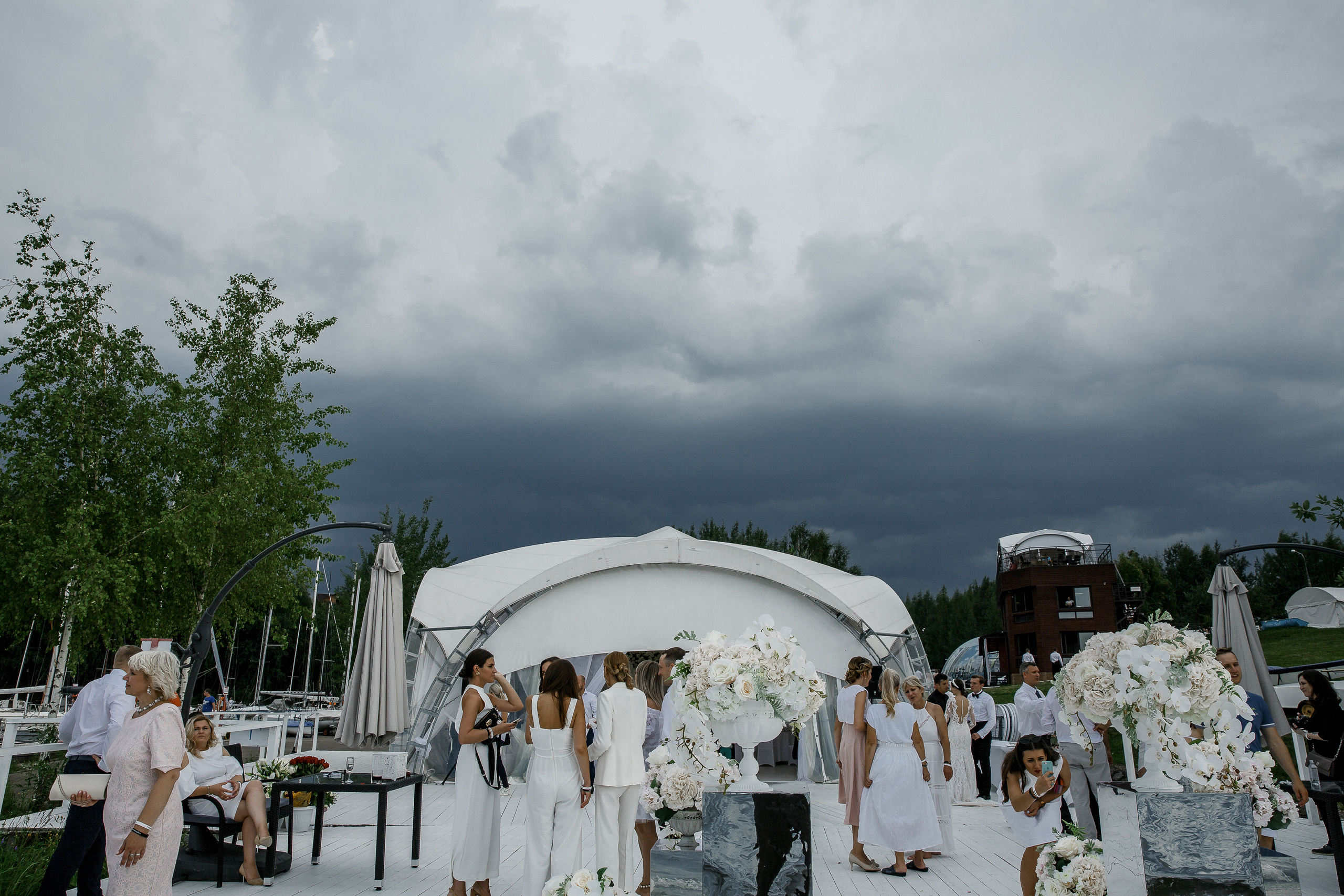Белая свадьба в яхт-клубе. Свадебный фотограф в Москве Денис и Анастасия Исаевы