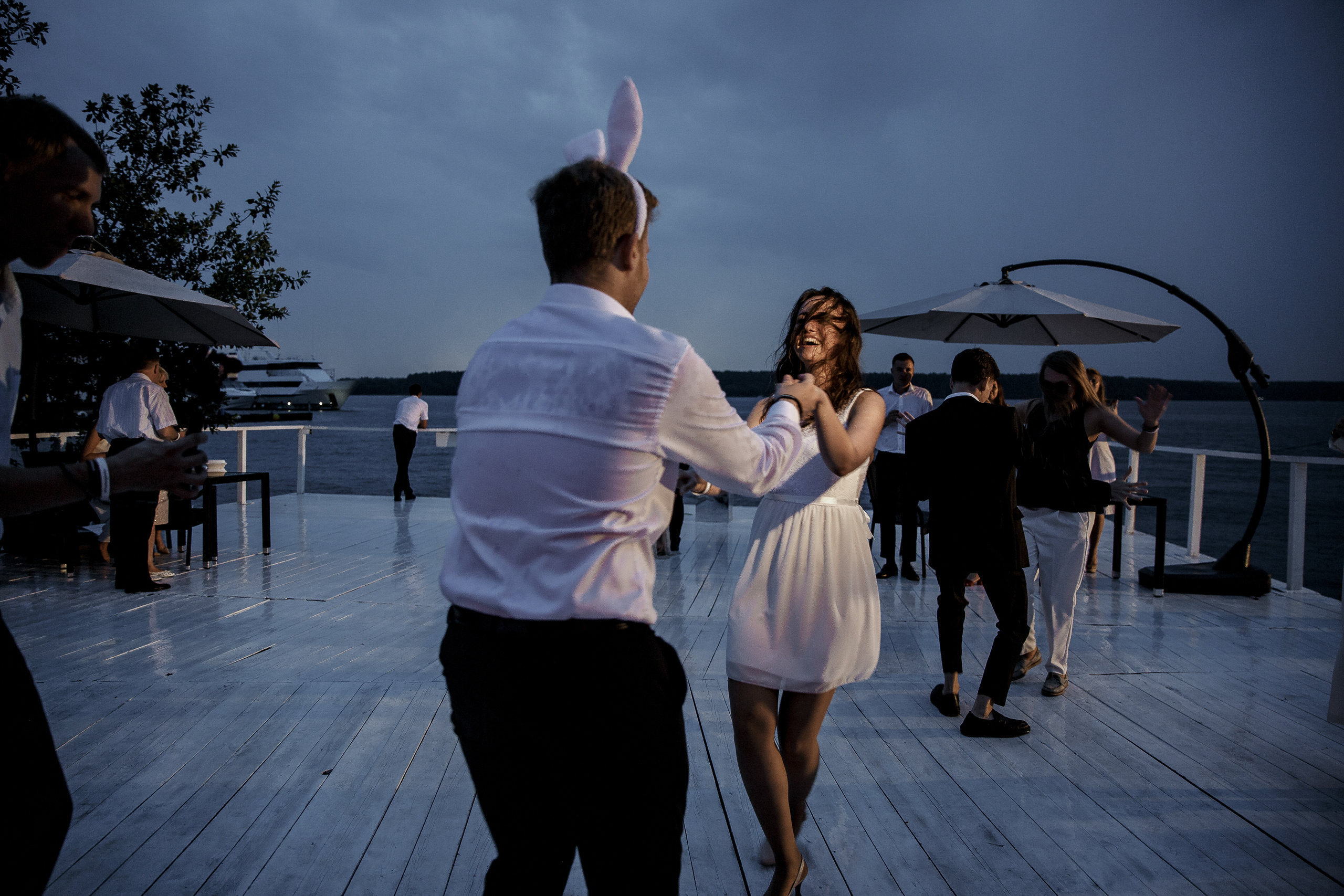 Белая свадьба в яхт-клубе. Свадебный фотограф в Москве Денис и Анастасия Исаевы