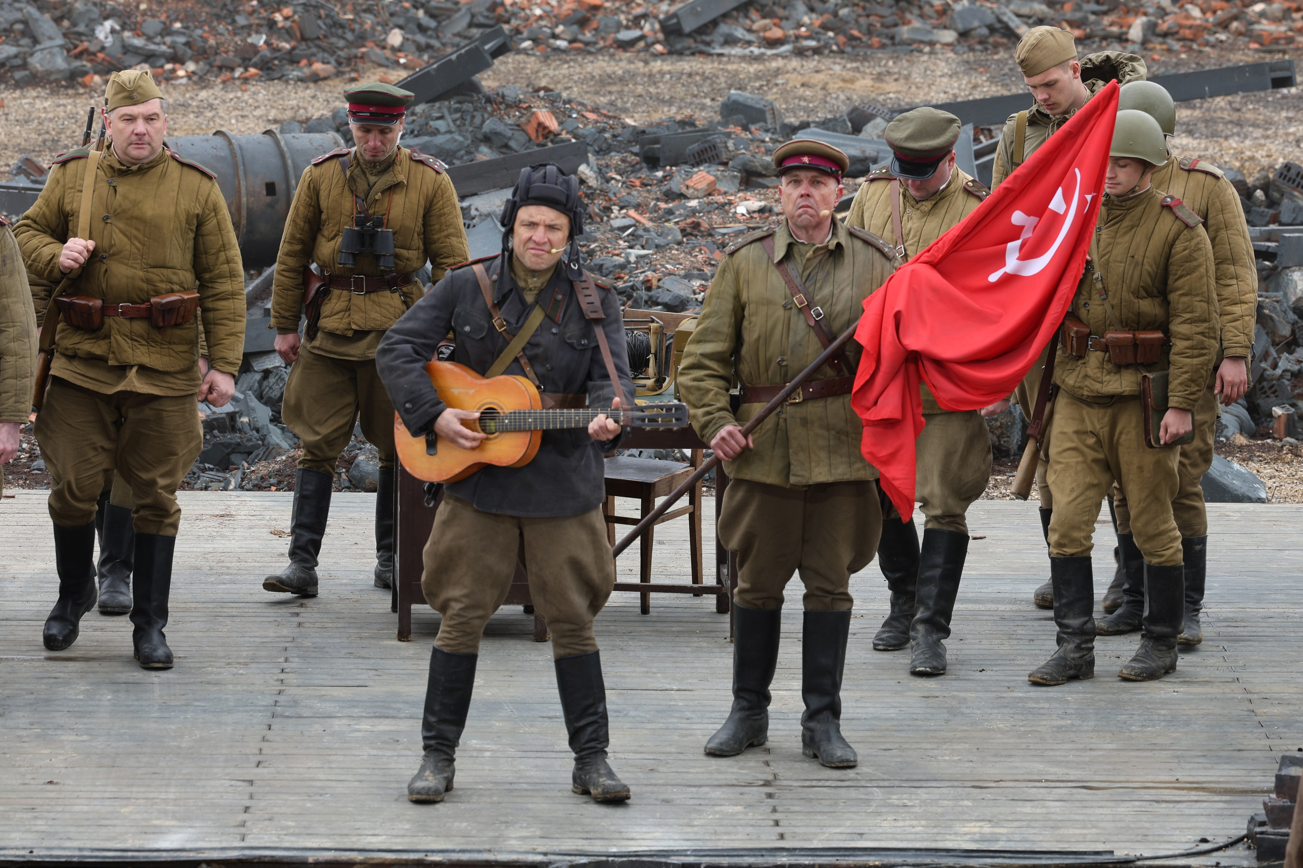 Инсталяция взятия Рейхстага Игорь Угольников. Кинопарк. 2025 г. Репортажный фотограф, спортивный фотограф в Москве и области