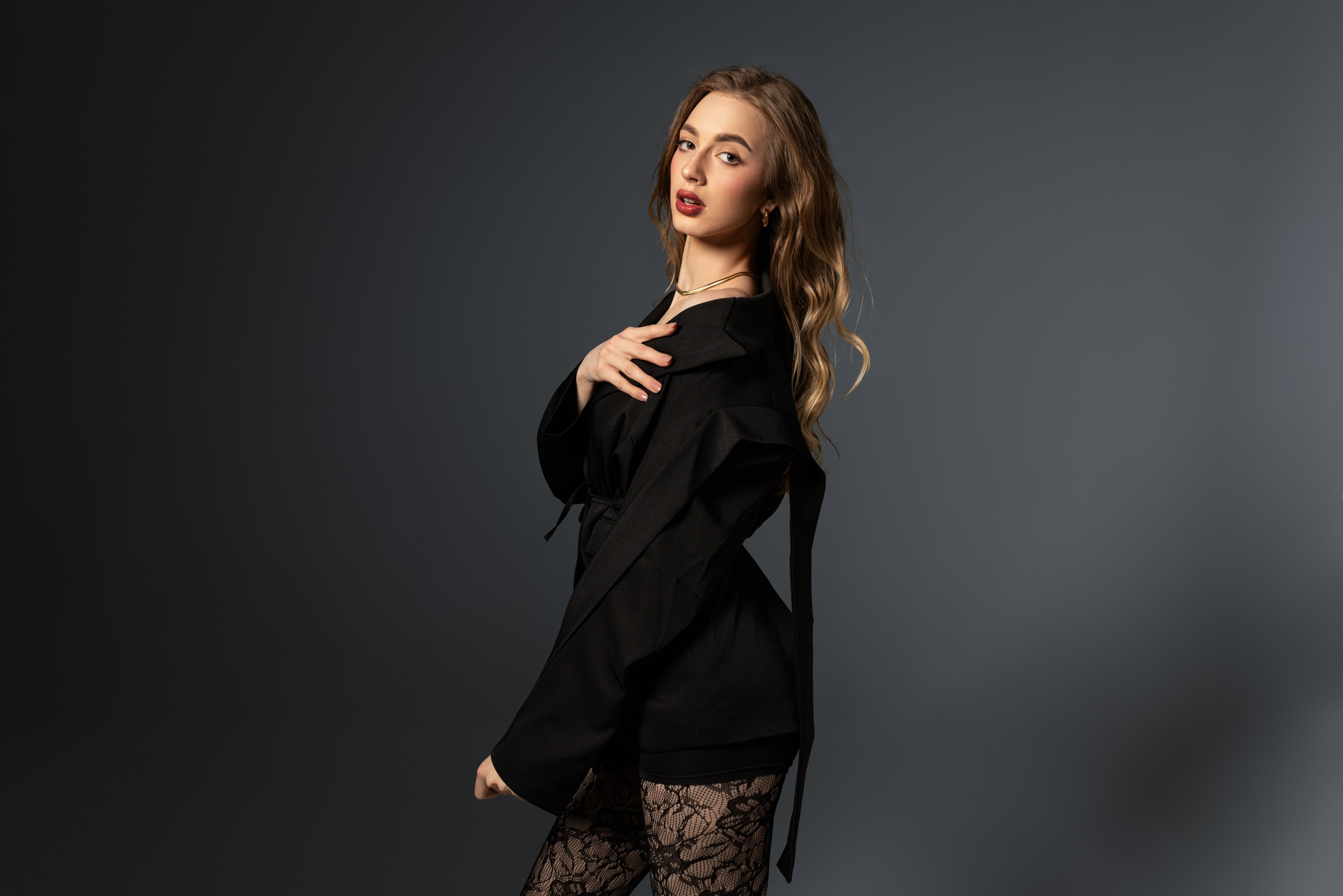 Студийная съемка на циклораме с импульсным светом с Ксенией для «себя». Дмитрий Шульгин, портретный фотограф в Воронеже