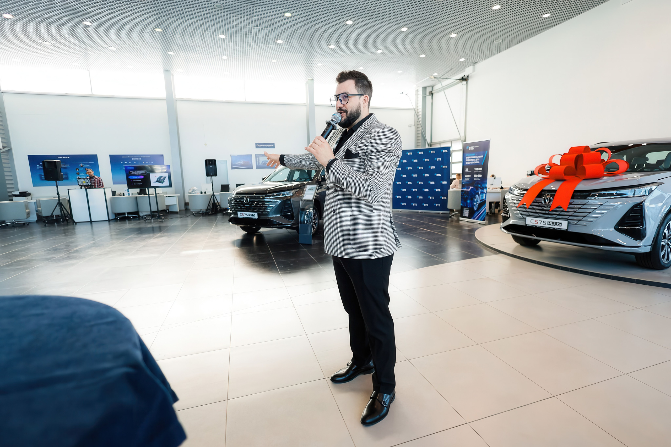 01.03 Автосалон-2000. Презентация нового ChanGan. Команда специалистов в мире фотографии и видео. Детский фотограф, семейный фотограф