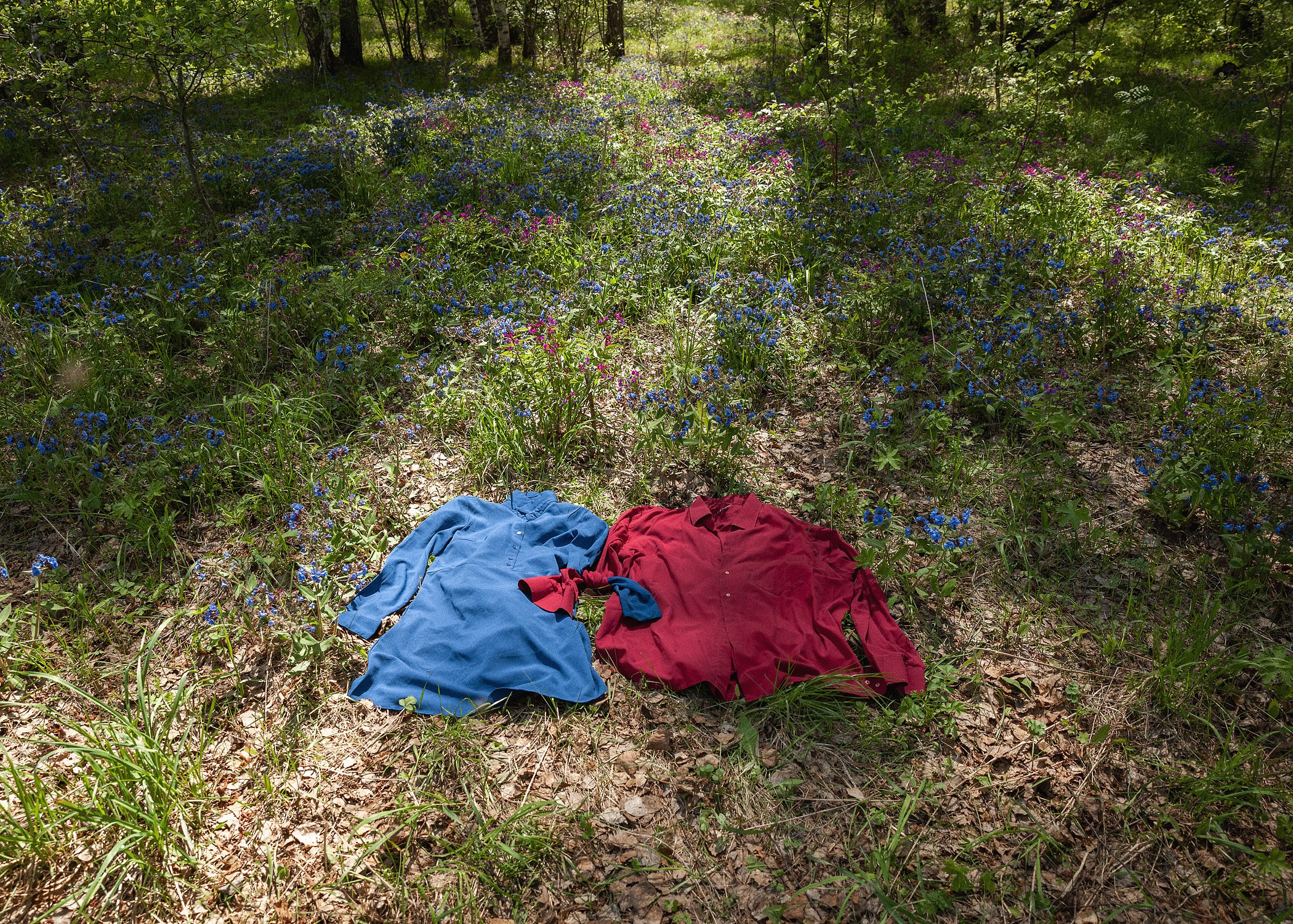 Гора одежды / A mountain of clothes. Visual artist Olga Burmistrova