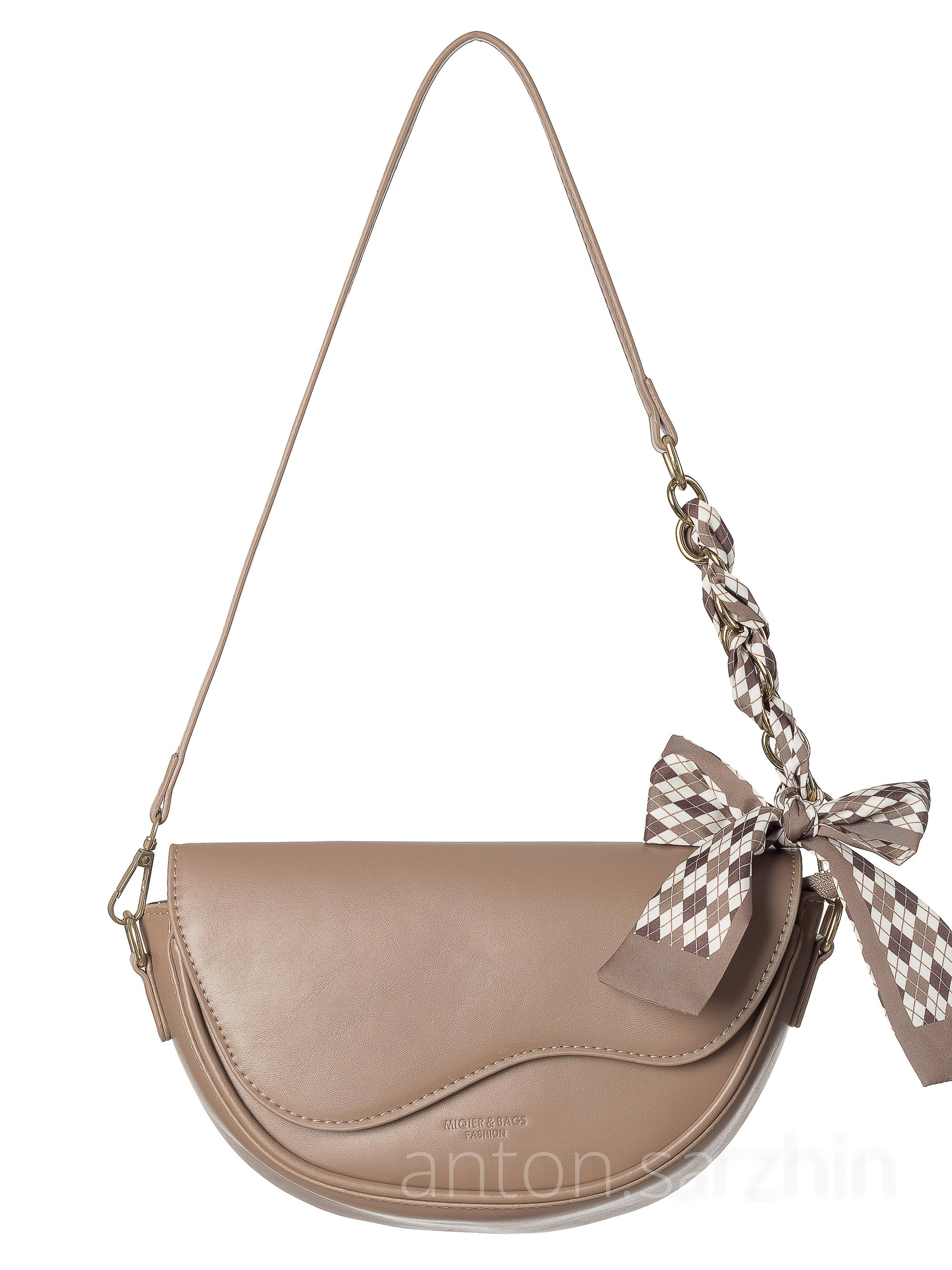 Сумочка женская на белом фоне полубоком