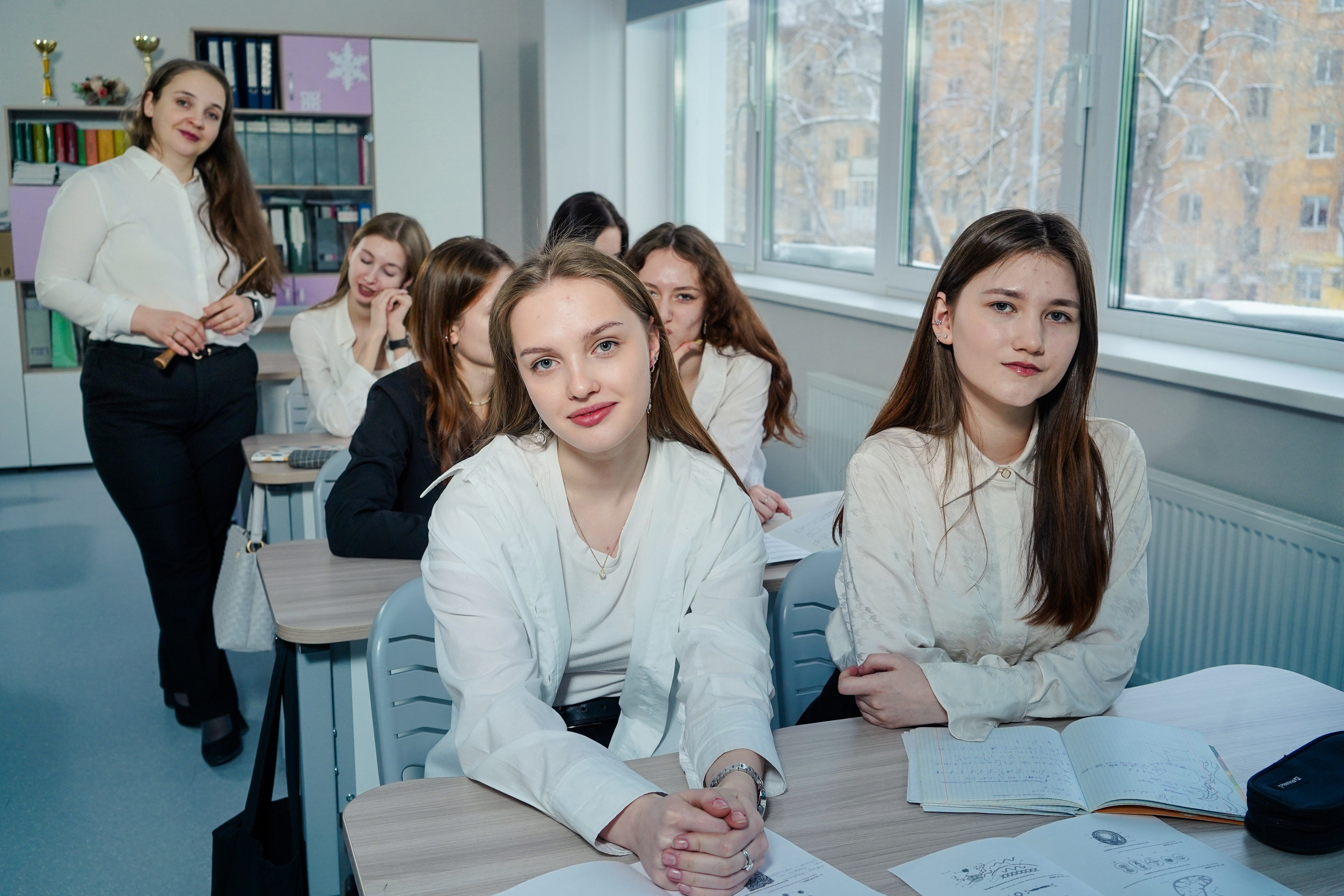 Выпускные альбомы 11 класс Гимназия 40, выпуск 2024. Семейный и портретный фотограф в Екатеринбурге Анна Лобанова