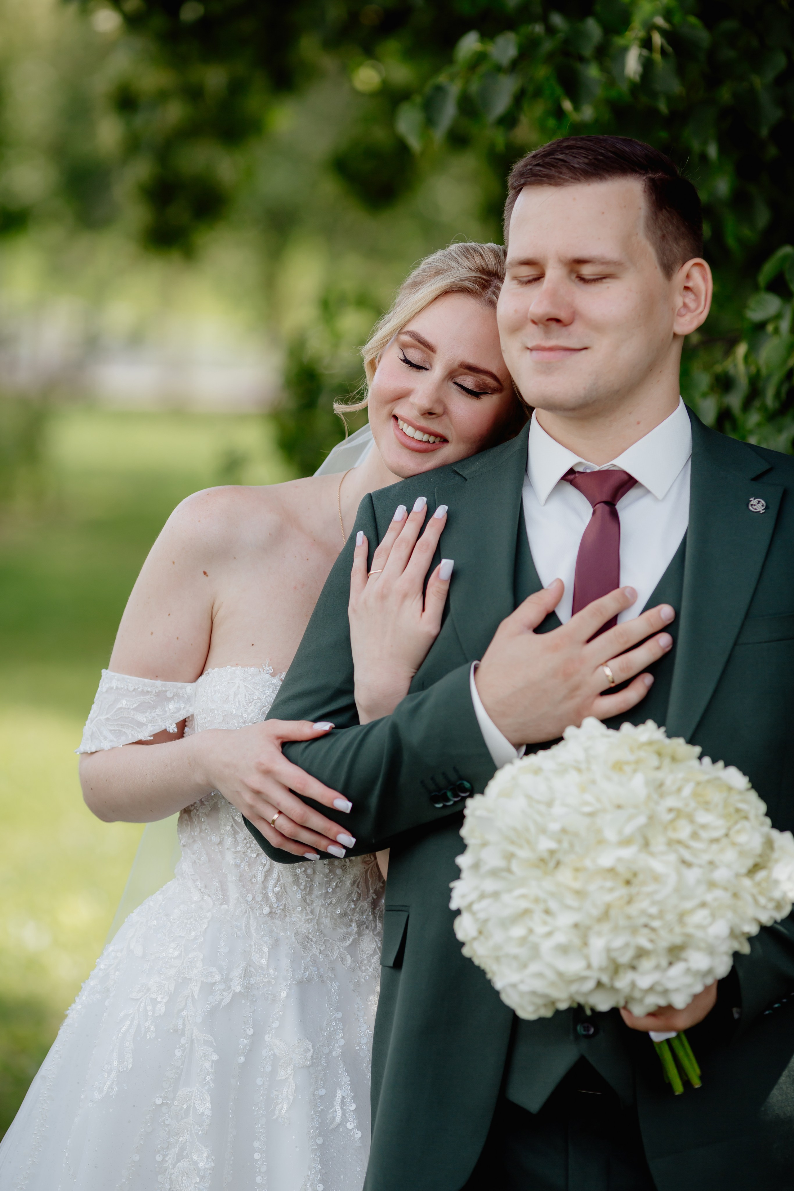 Молодожены: Даниил и Вера в парке Зеленограда. Свадебный фотограф Александр Абрамов Москва / Зеленоград