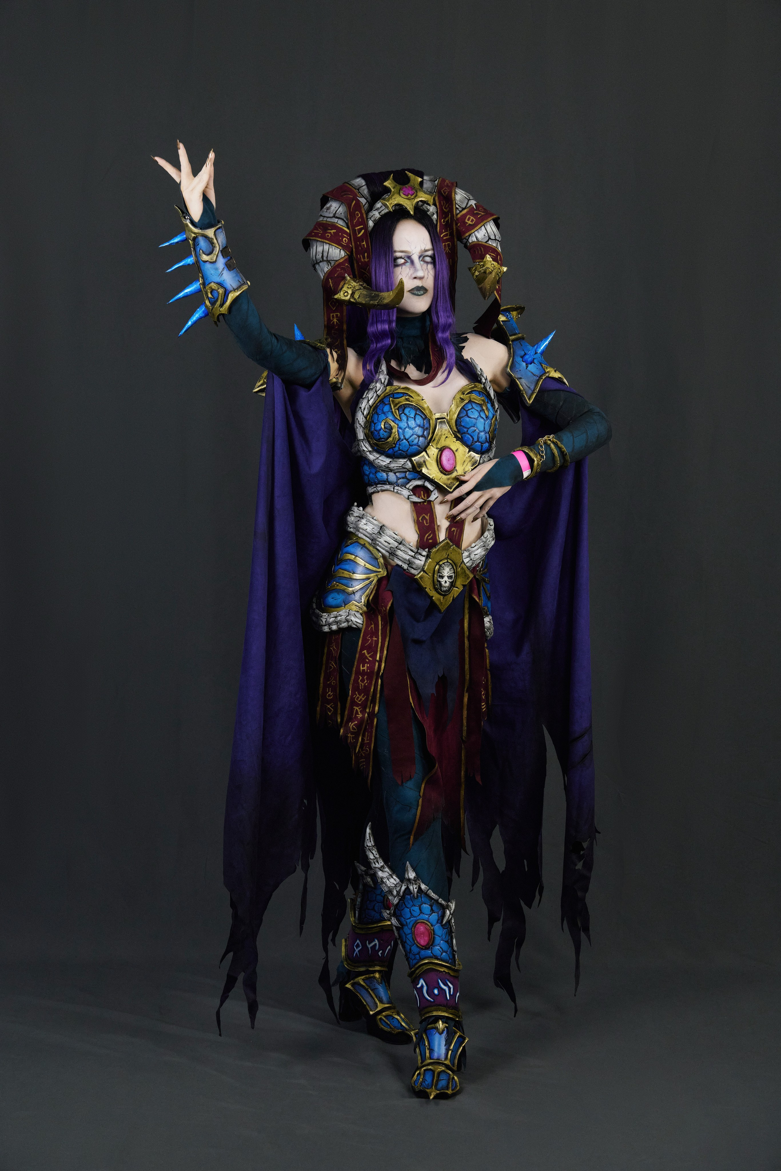 Косплей-фотосессия в Уссурийске на тёмном фоне