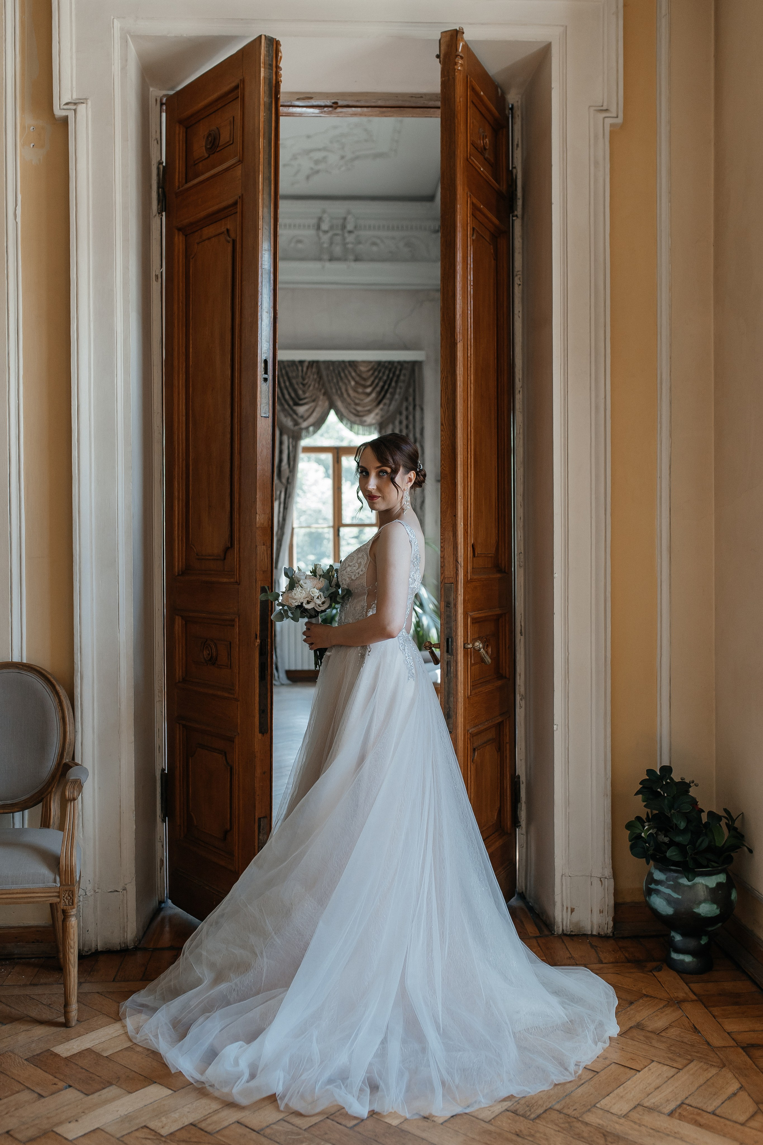 Свадебная фотосессия в Библиотеке-читальне имени Пушкина. Свадебный фотограф в Москве Дарья Олендарёва