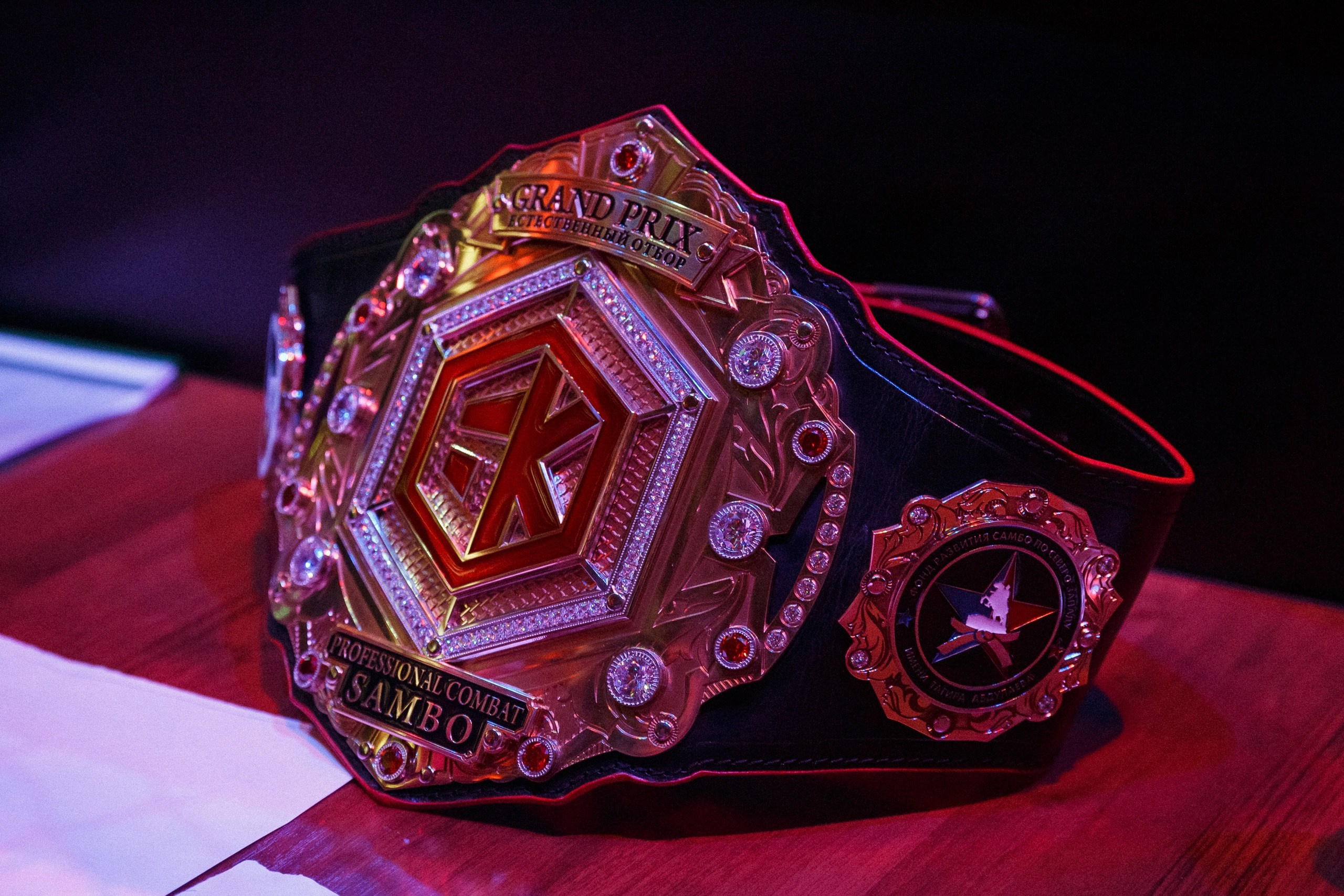 Пояс чемпиона гранд при естественный отбор MMA репортажная фотография