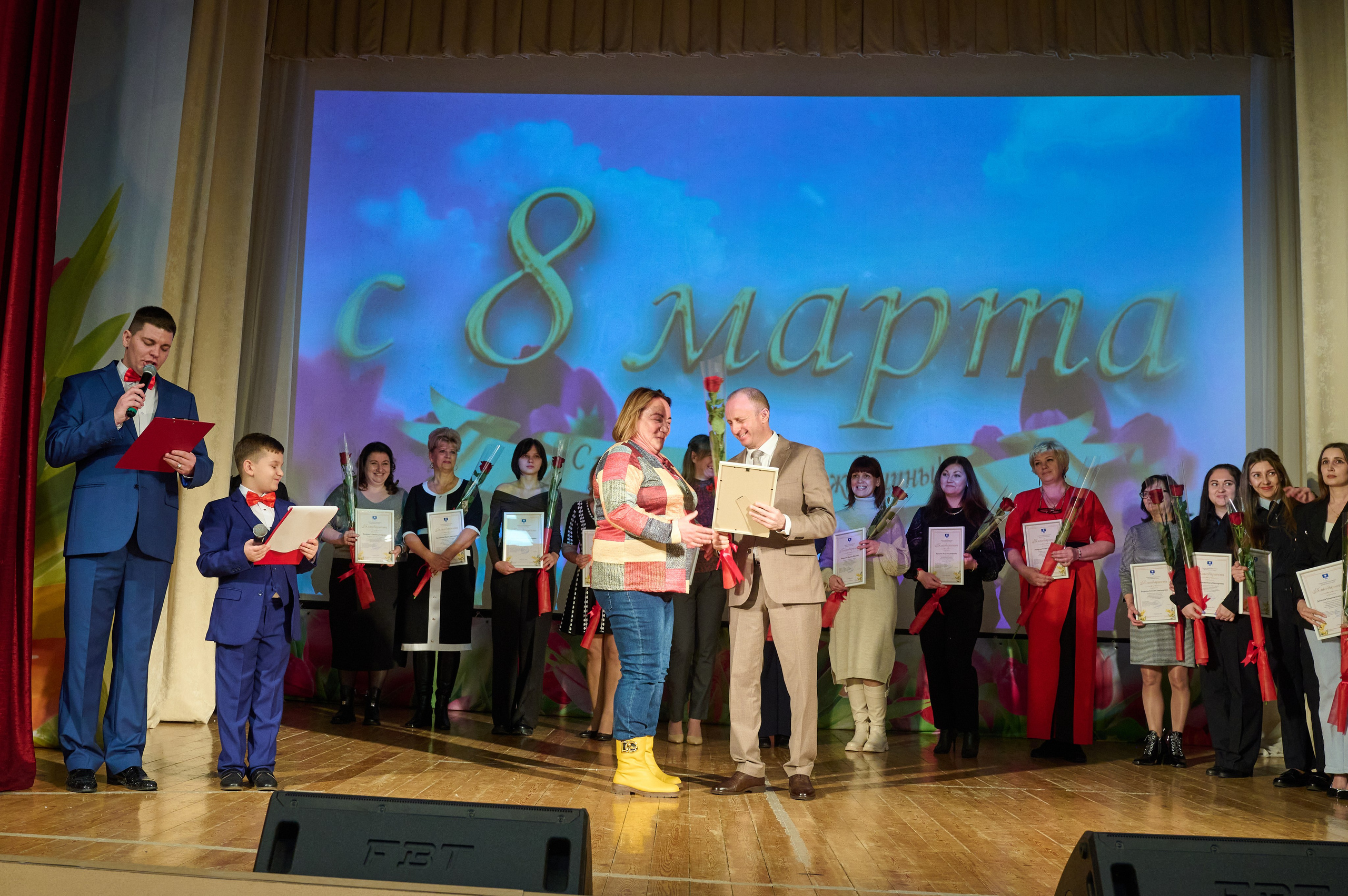 8 марта ДК Кабардинка. Жизнь курорта Кабардинка в фотографиях