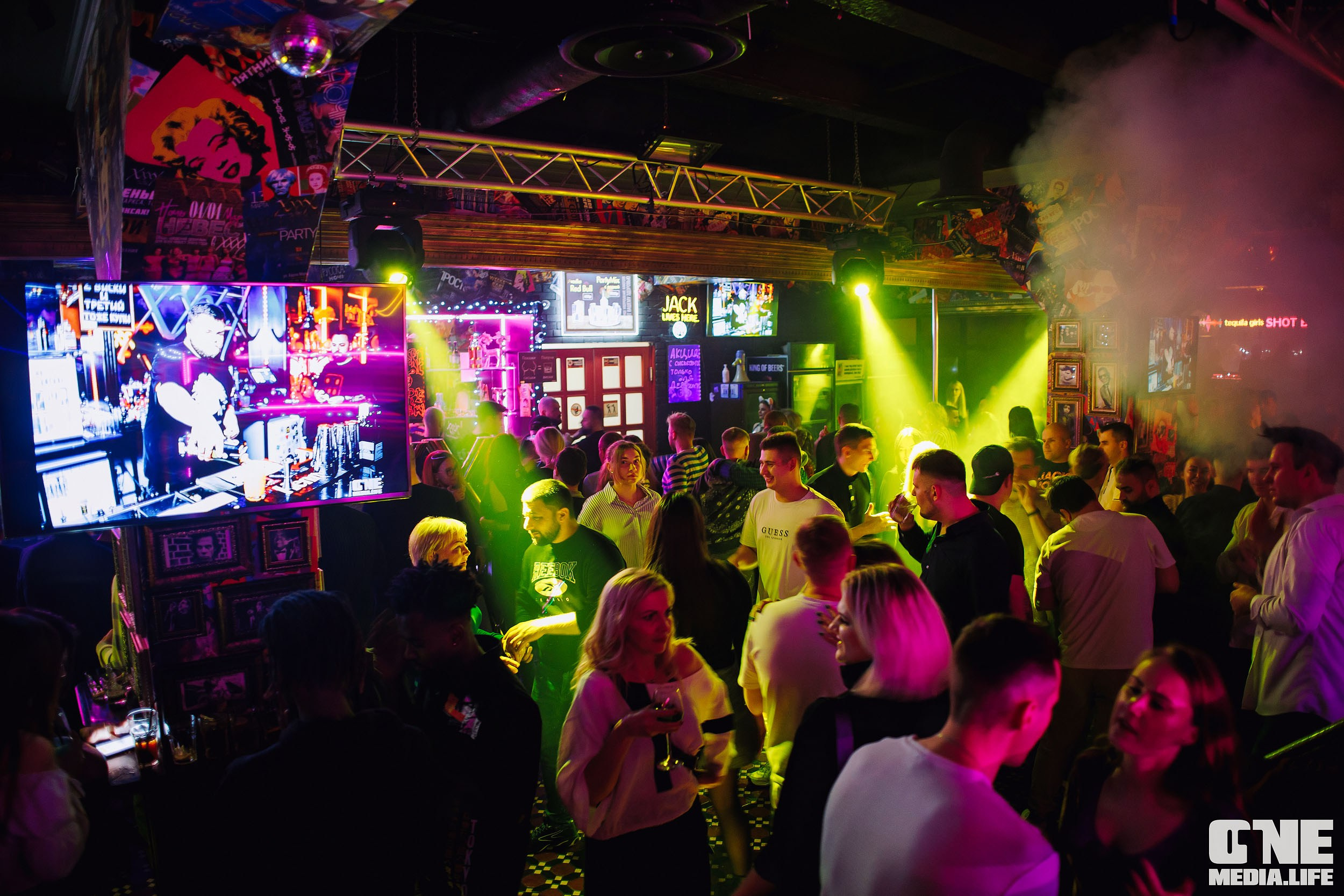 Фоторепортаж из бара XxxX. One Media Life: фоторепортажи, фотоотчеты с мероприятий и заведений
