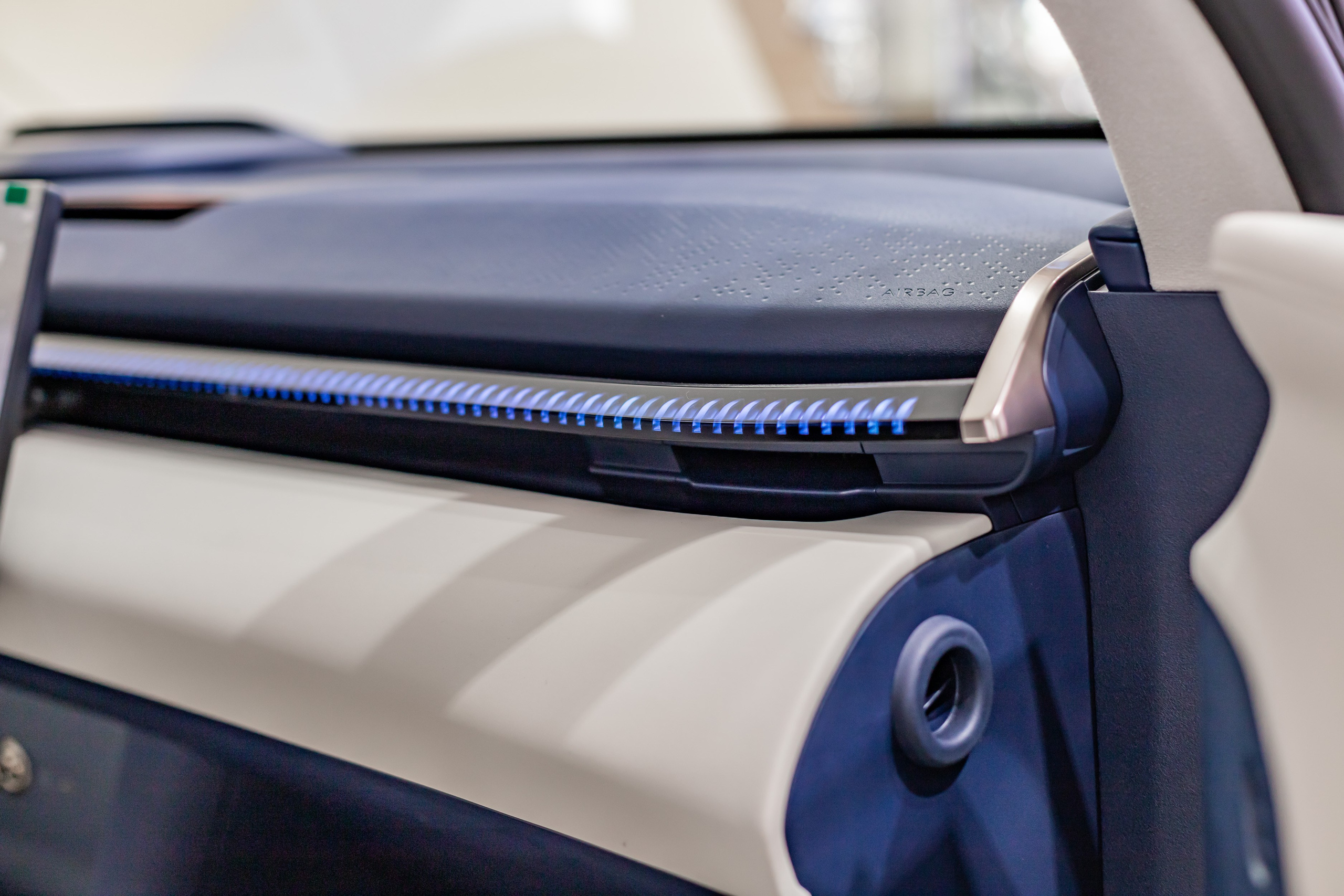 Фотосъемка электроавтомобилей для Emodels. Создание сайтов, SMM, производство контента | Студия «Медведь» | Услуги для бизнеса